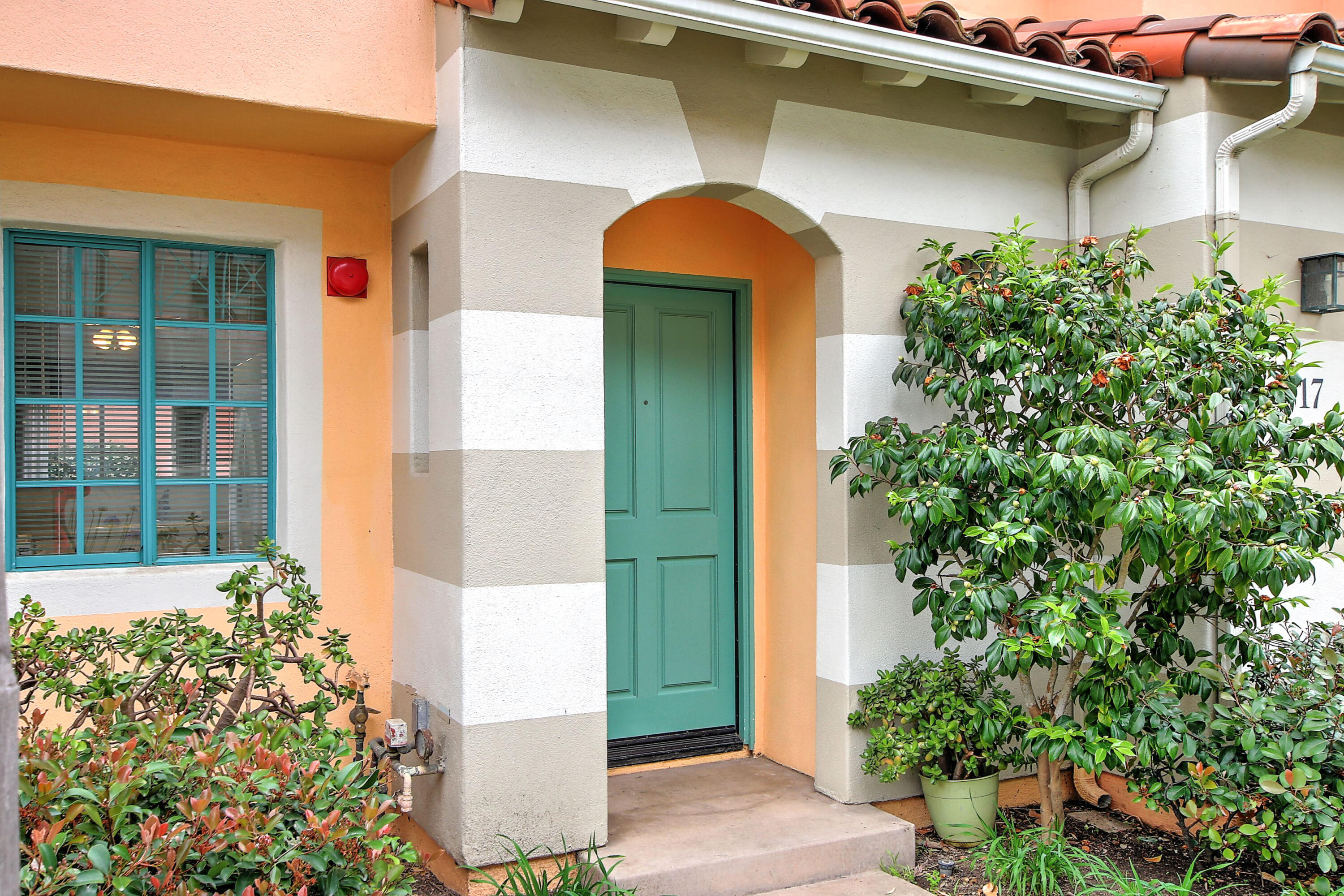 4297 Carpinteria Ave Unit: 18
