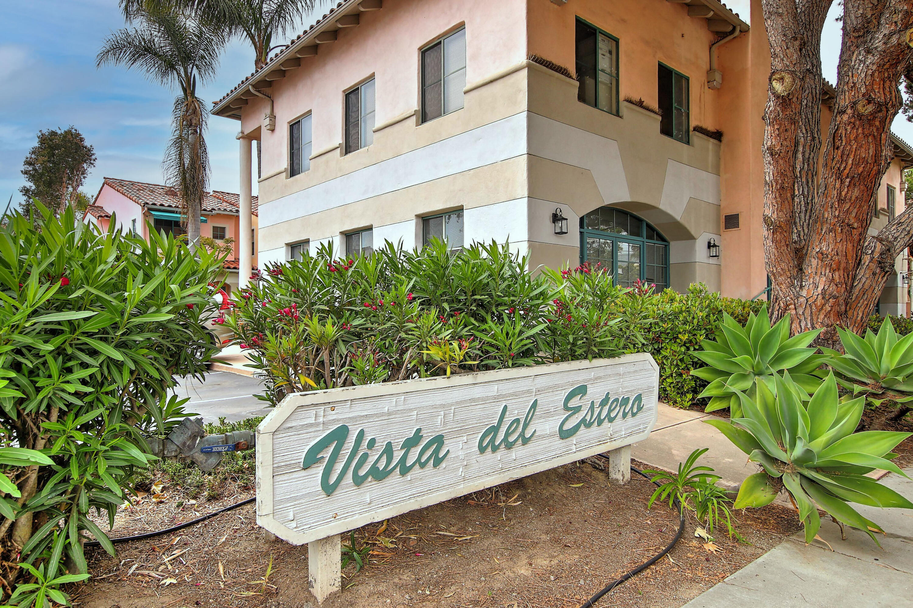 4297 Carpinteria Ave Unit: 18