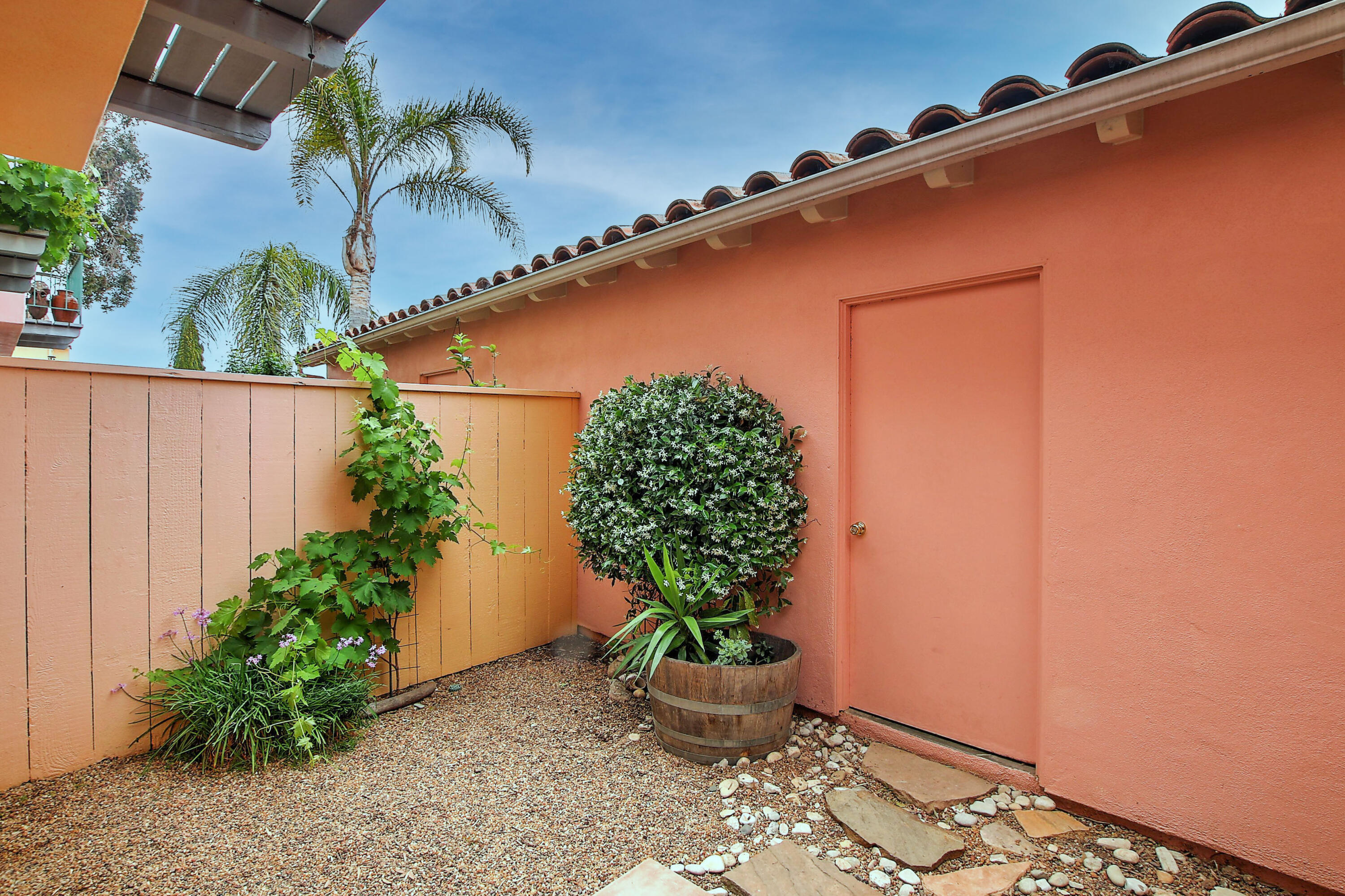 4297 Carpinteria Ave Unit: 18