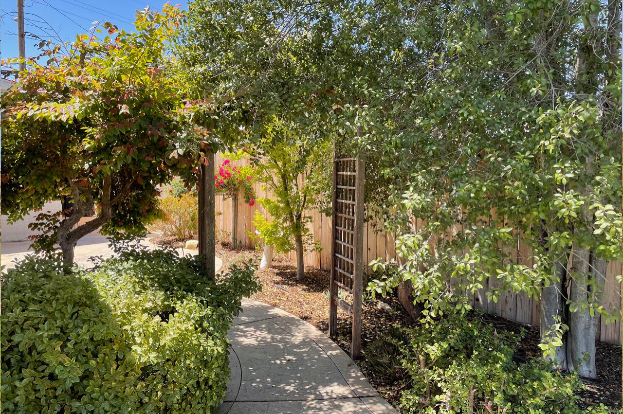 241 Mooncrest Ln