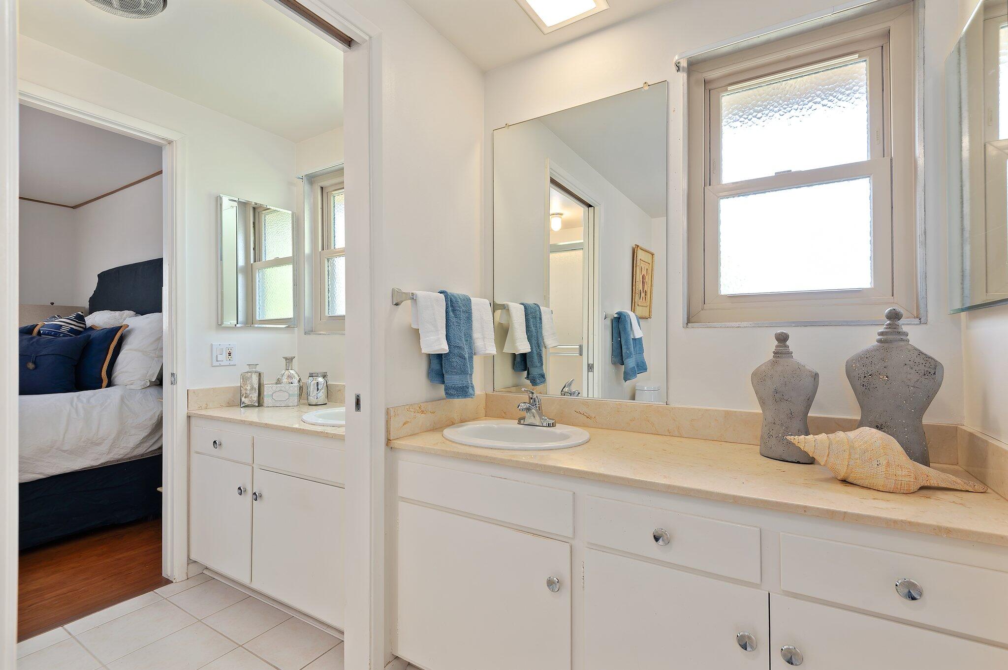 329 Moreton Bay Ln Unit: 1
