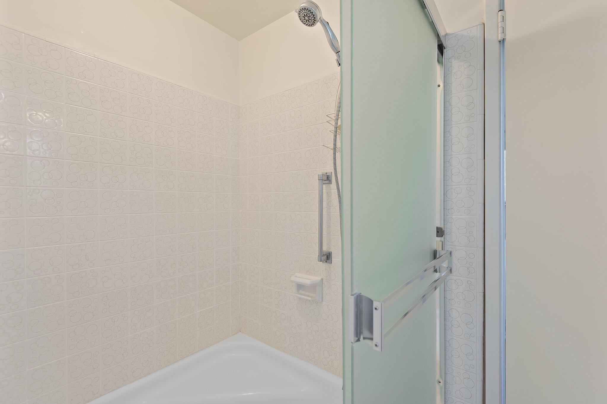 329 Moreton Bay Ln Unit: 1