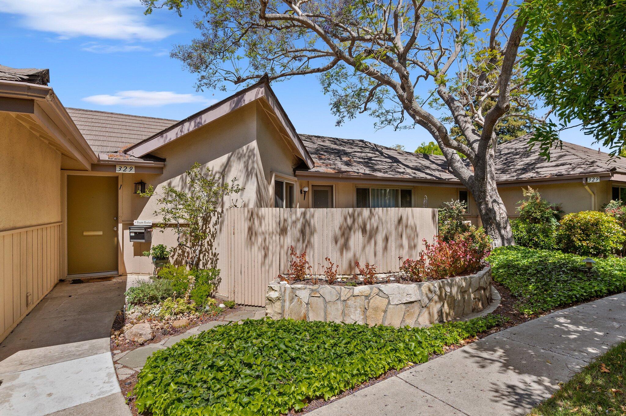 329 Moreton Bay Ln Unit: 1