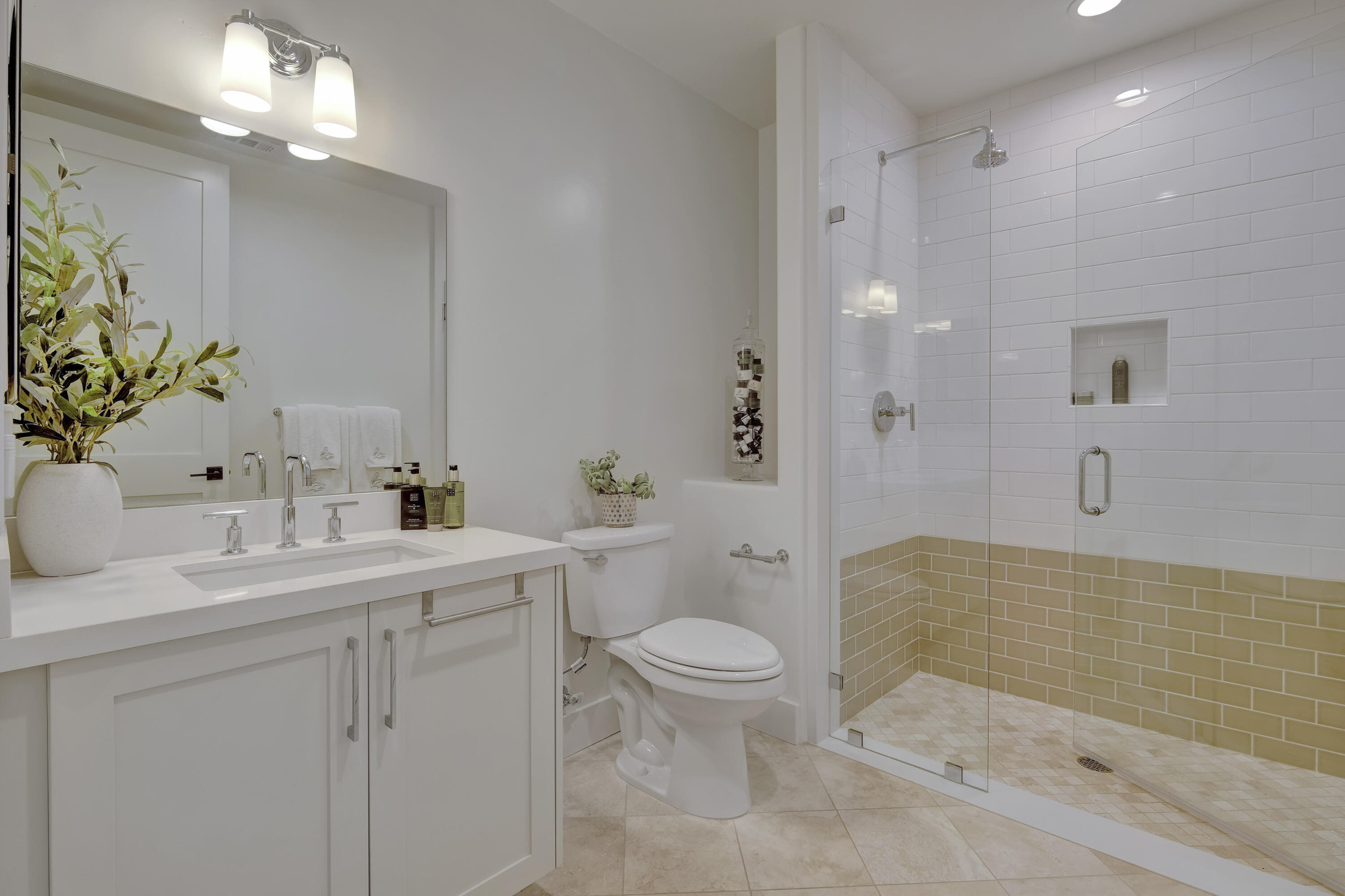 3736 State St Unit: 219