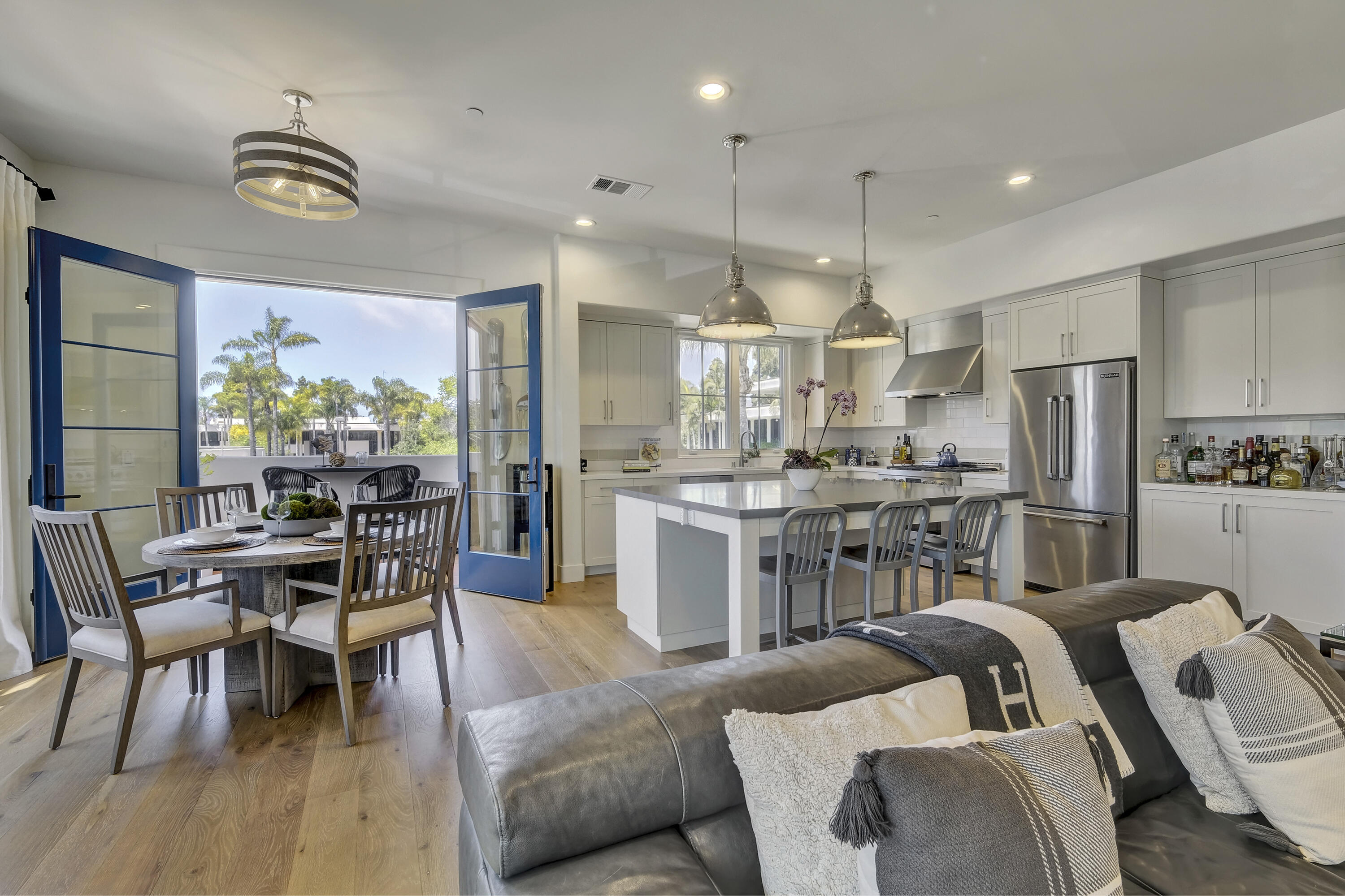 3736 State St Unit: 219