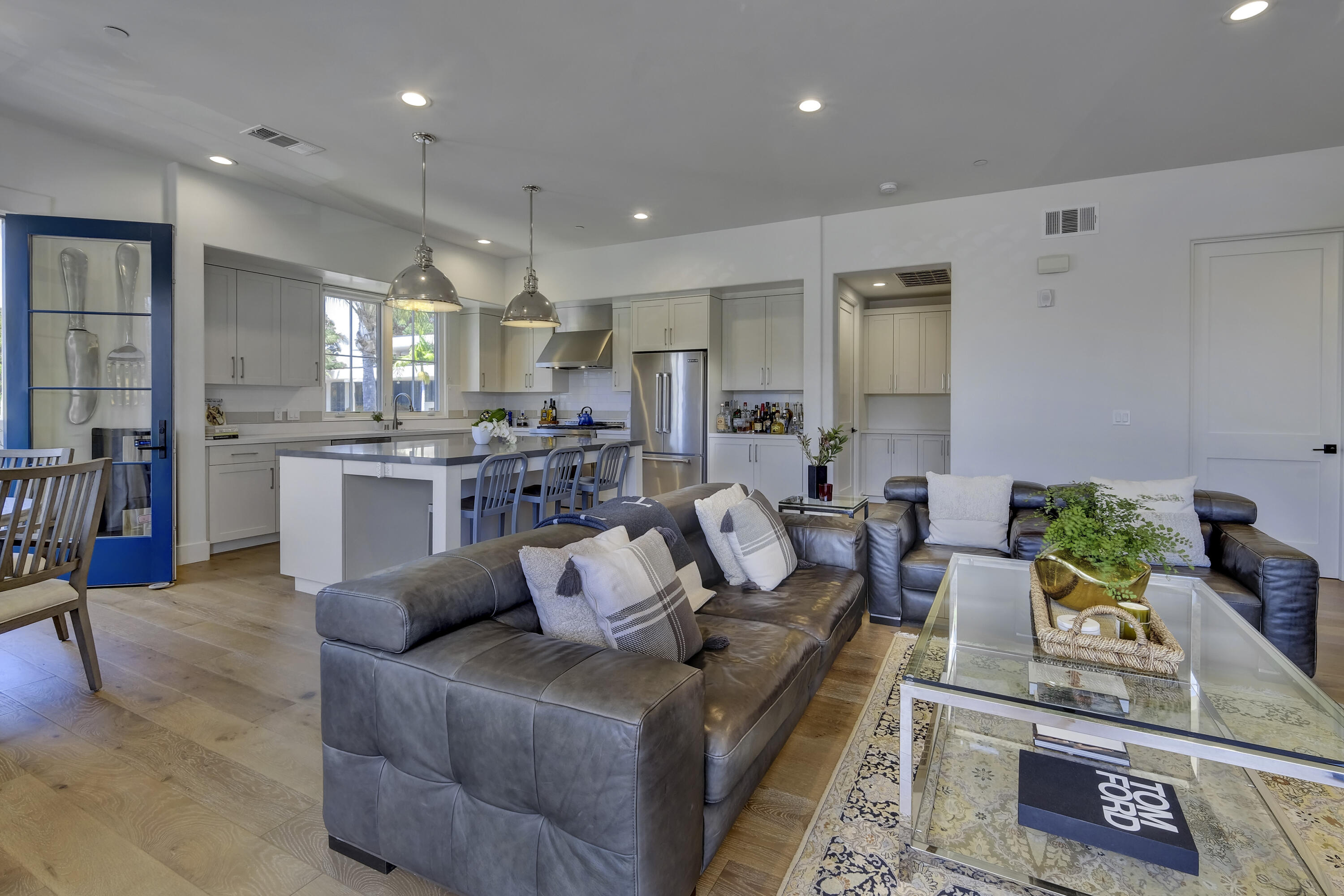 3736 State St Unit: 219