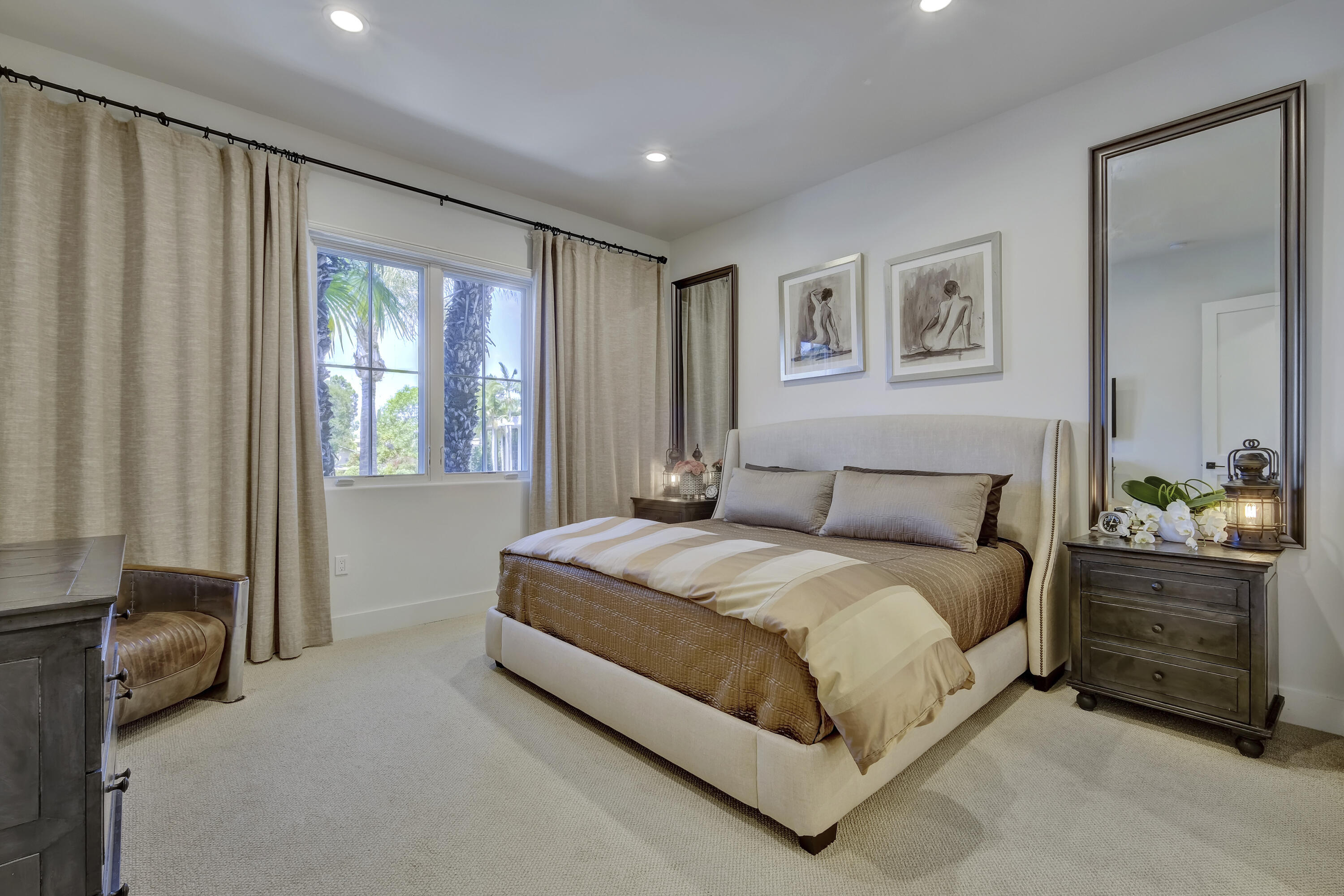 3736 State St Unit: 219