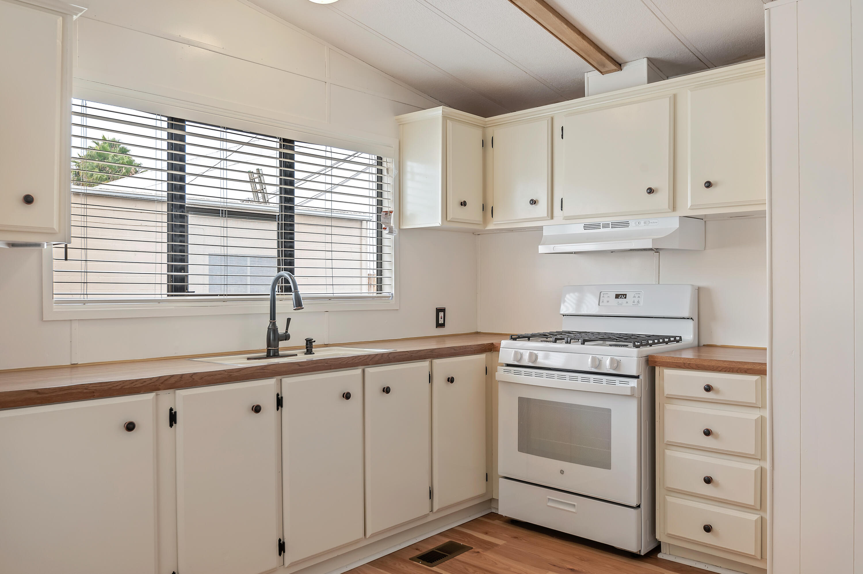 520 Pine St. Unit: 76