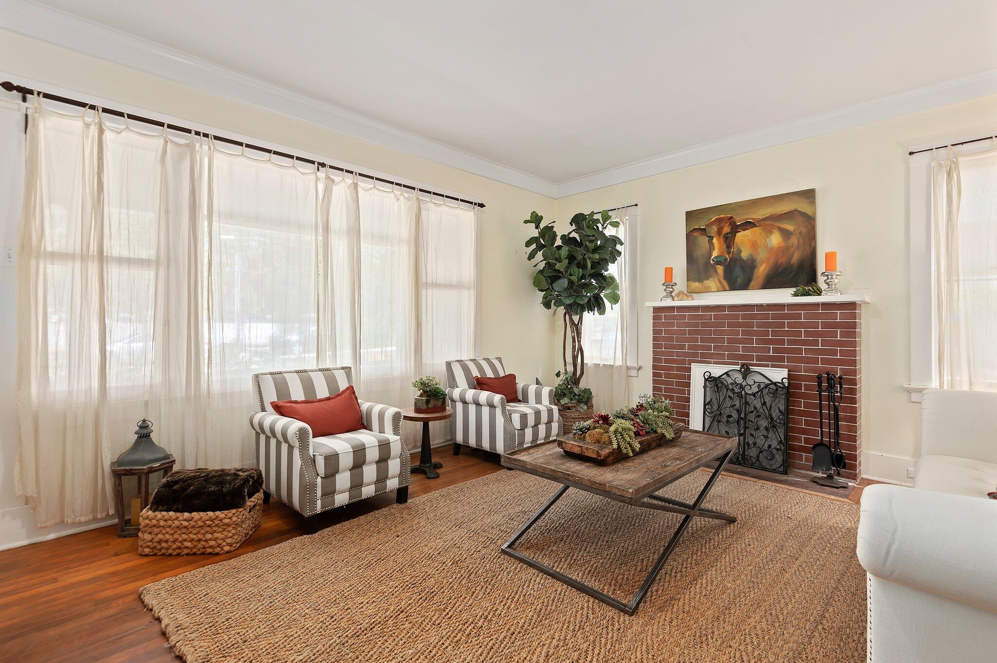 319 W Los Olivos St