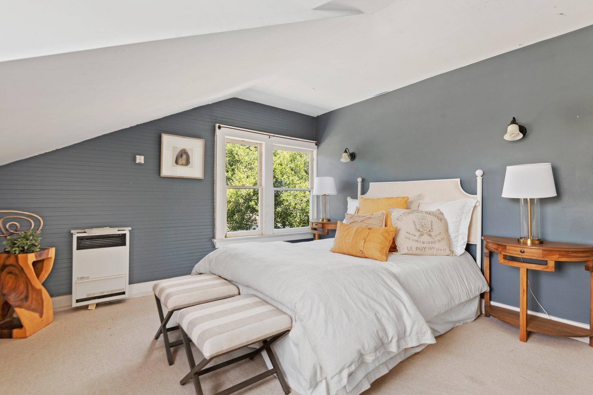 319 W Los Olivos St