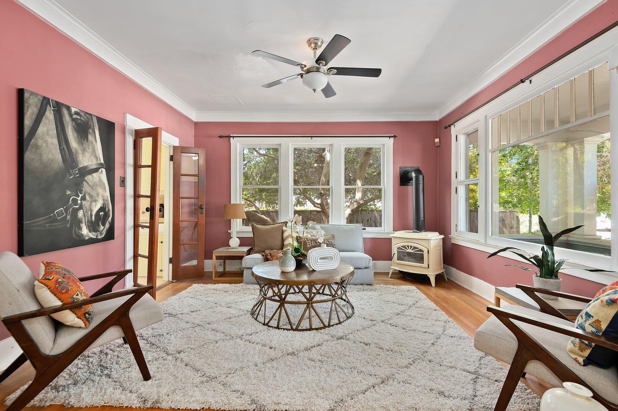 319 W Los Olivos St