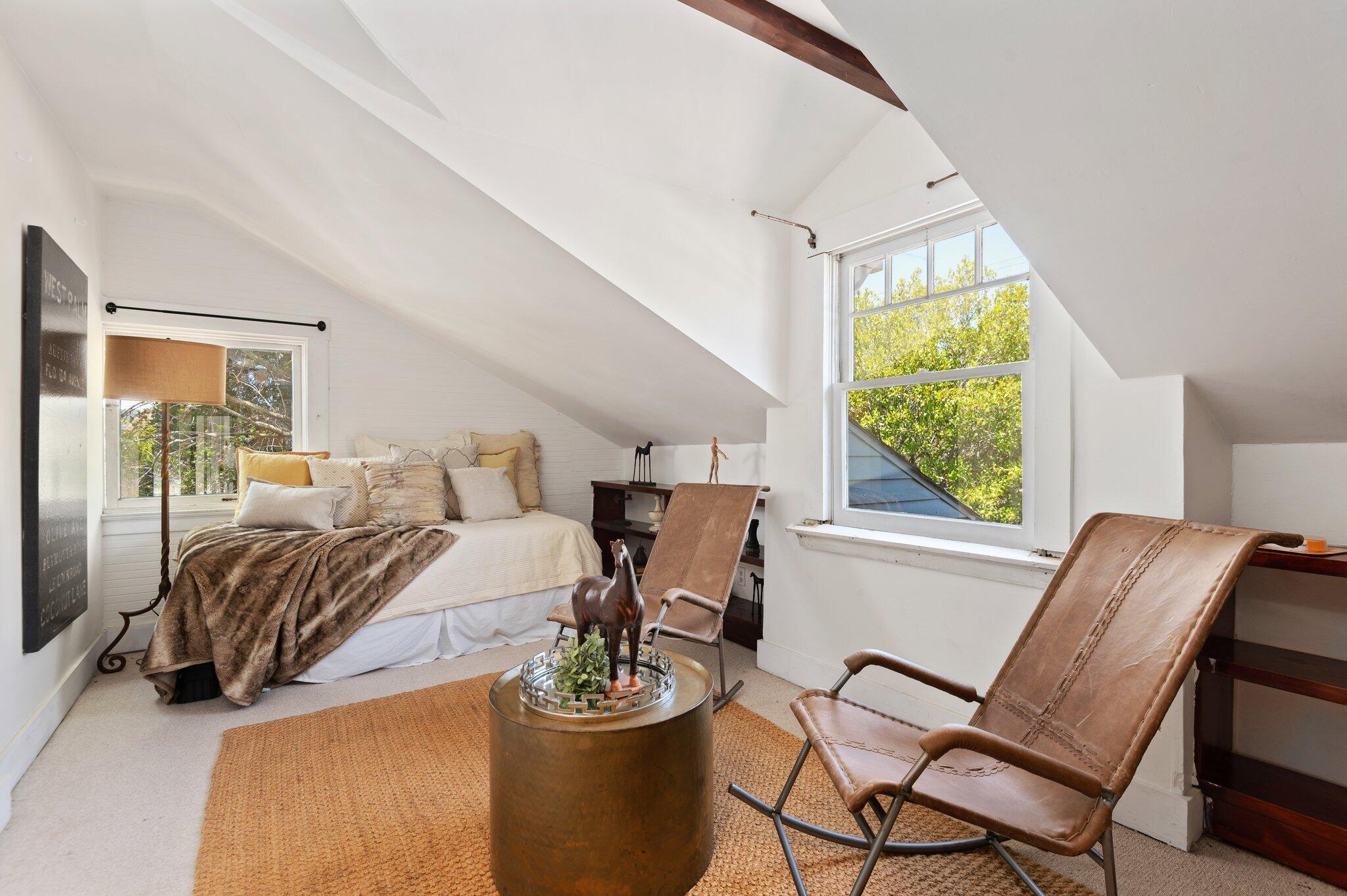 319 W Los Olivos St
