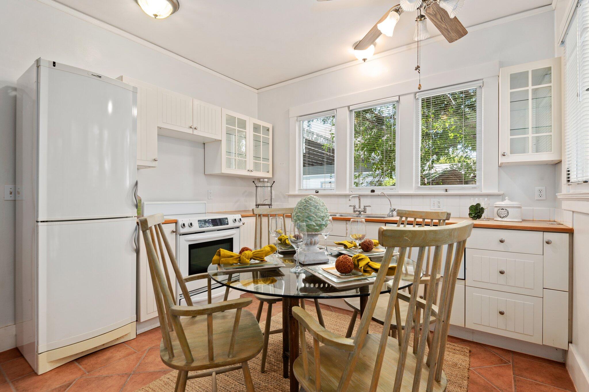 319 W Los Olivos St