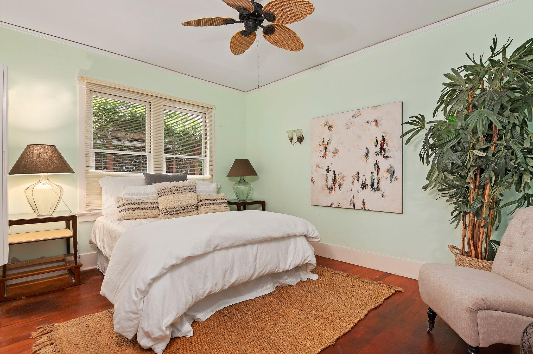 319 W Los Olivos St