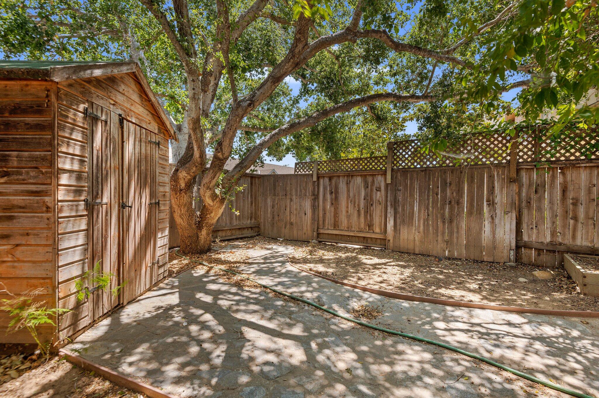 319 W Los Olivos St