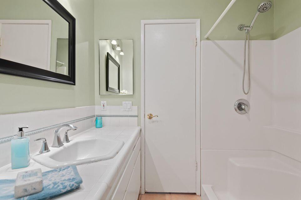 860 Highland Dr Unit: 4
