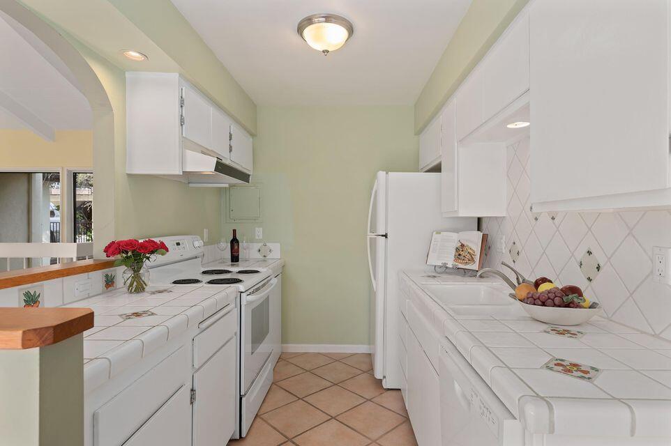 860 Highland Dr Unit: 4