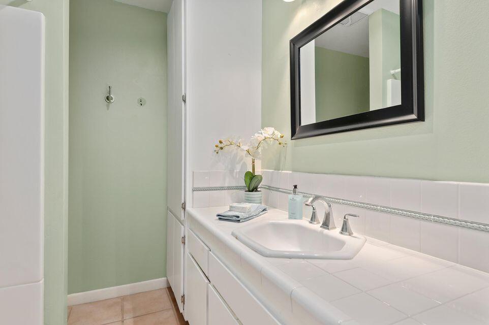 860 Highland Dr Unit: 4
