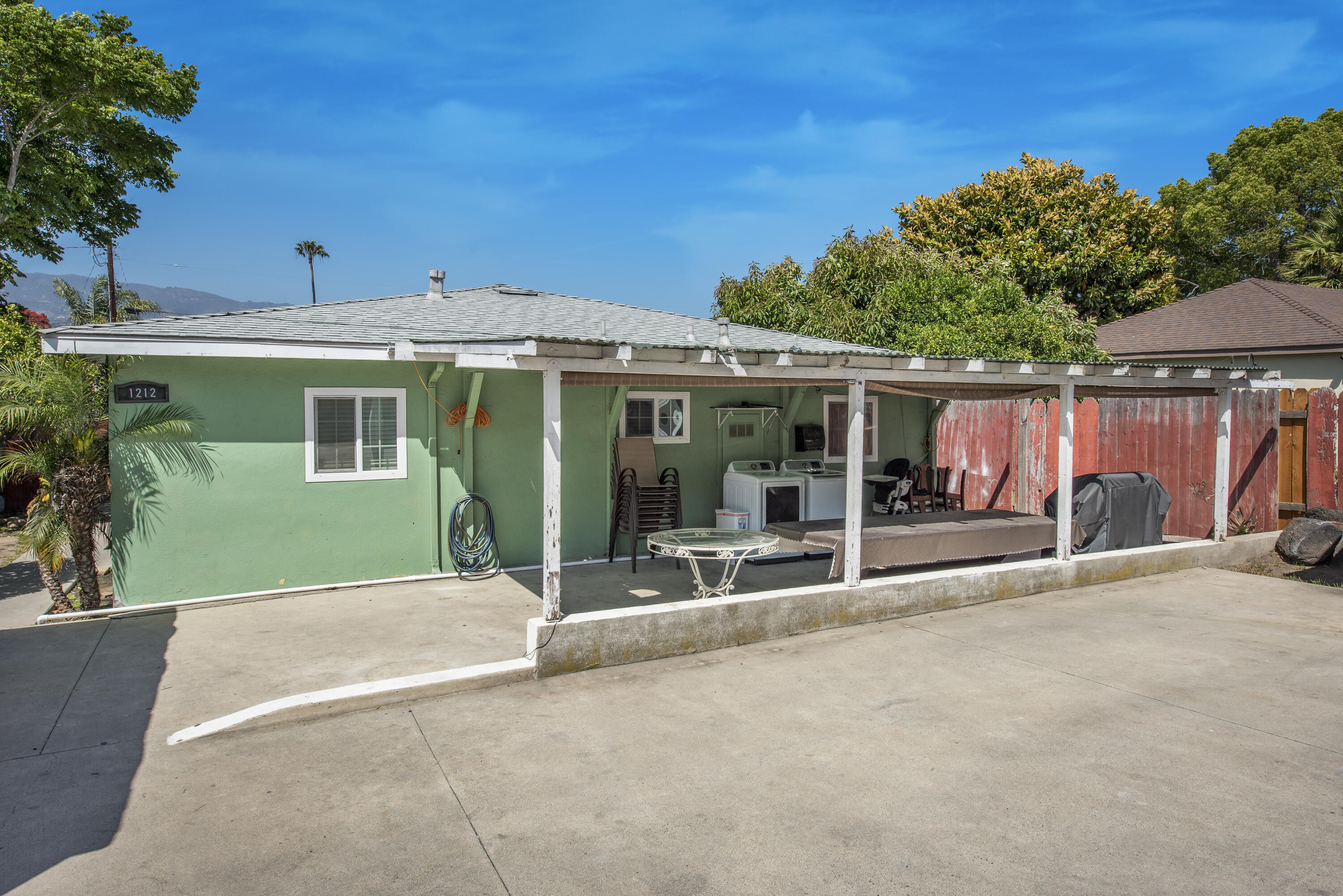 1210 Gillespie St
