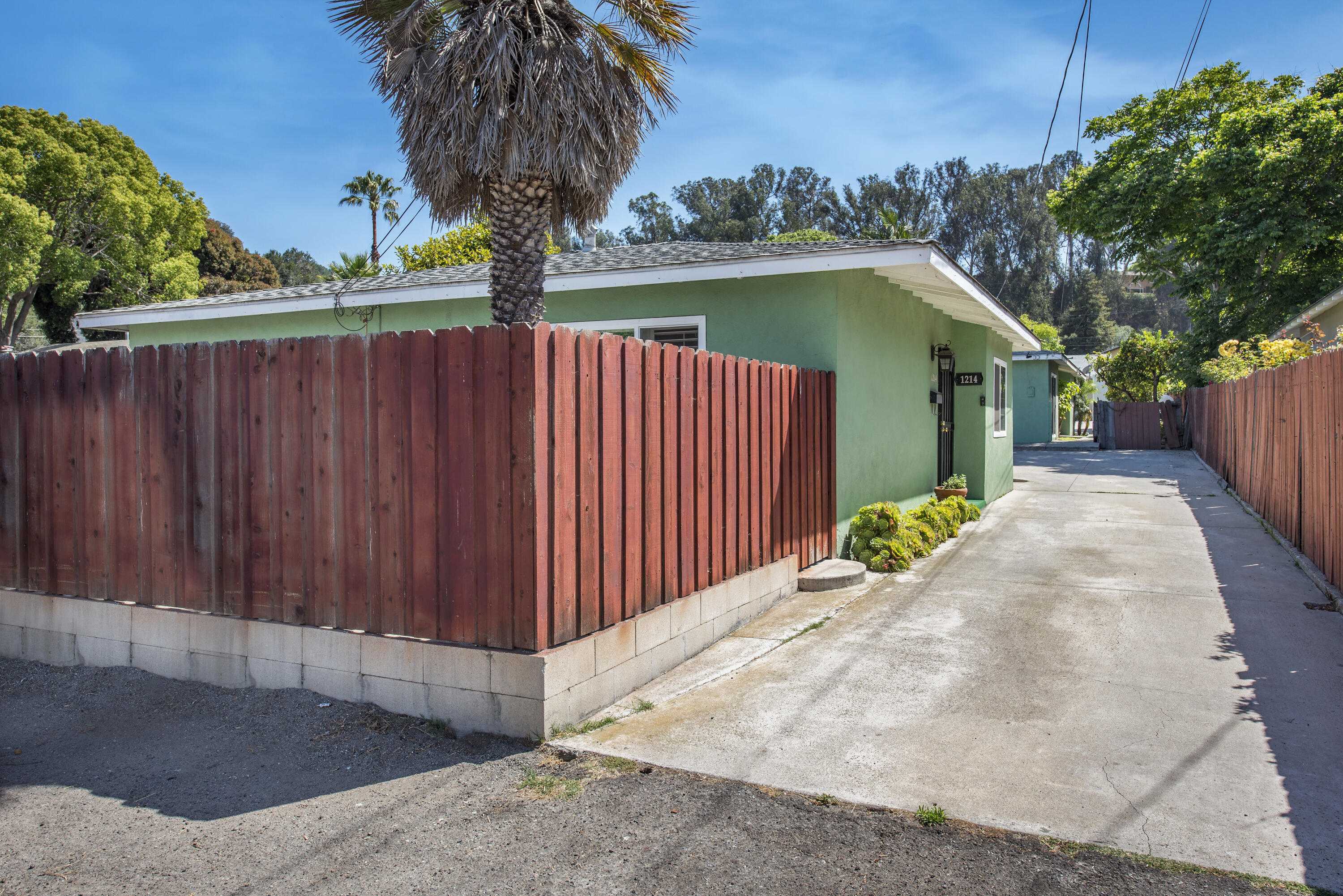 1210 Gillespie St