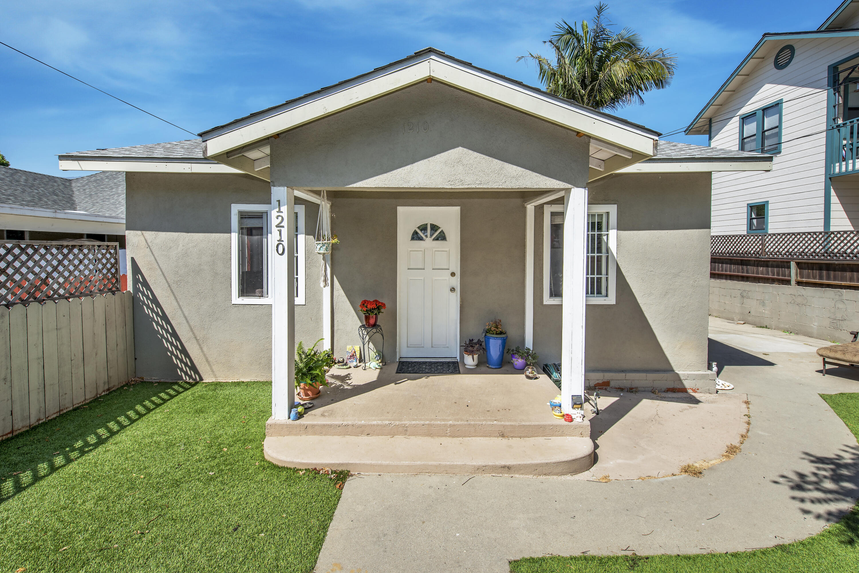 1210 Gillespie St