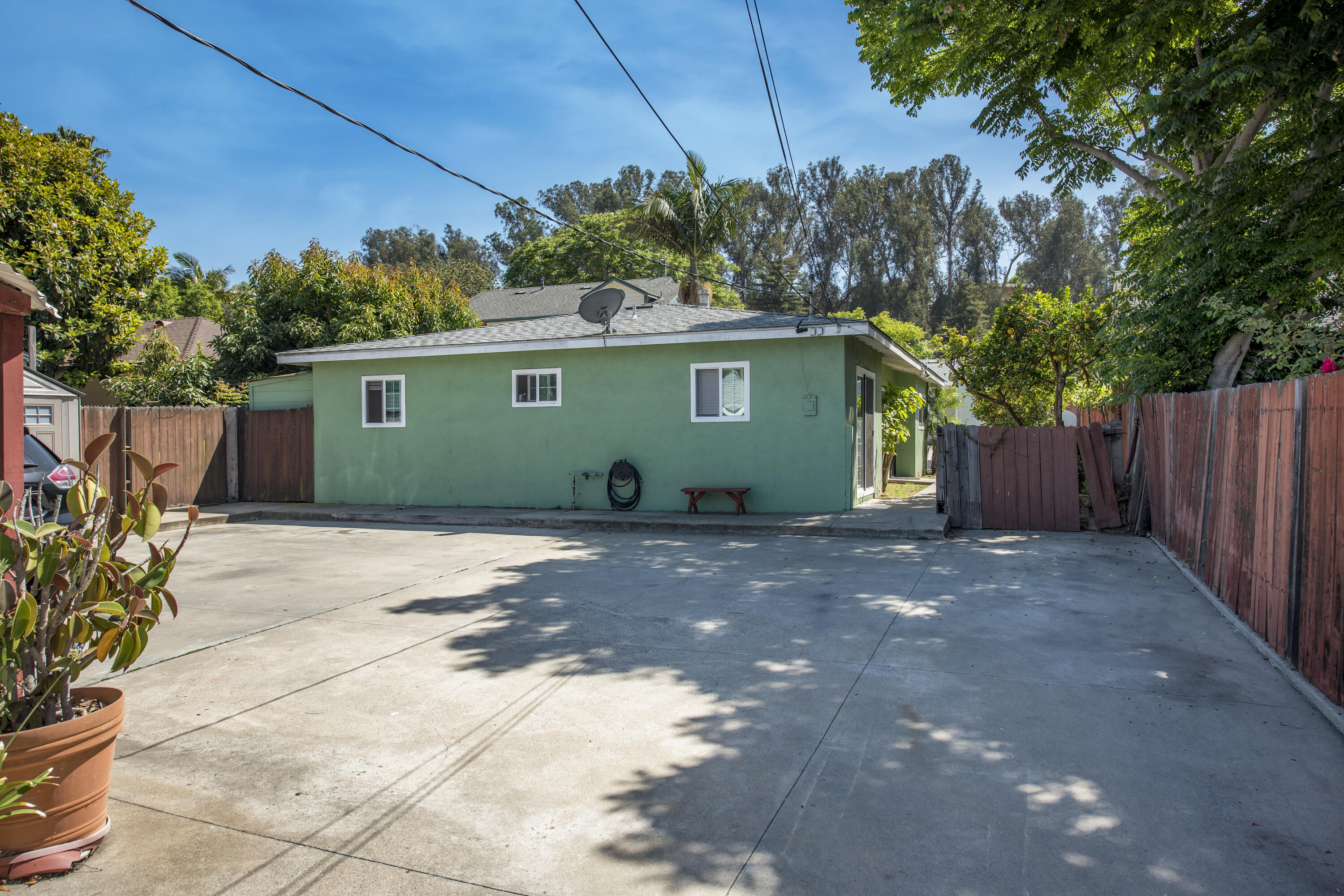 1210 Gillespie St