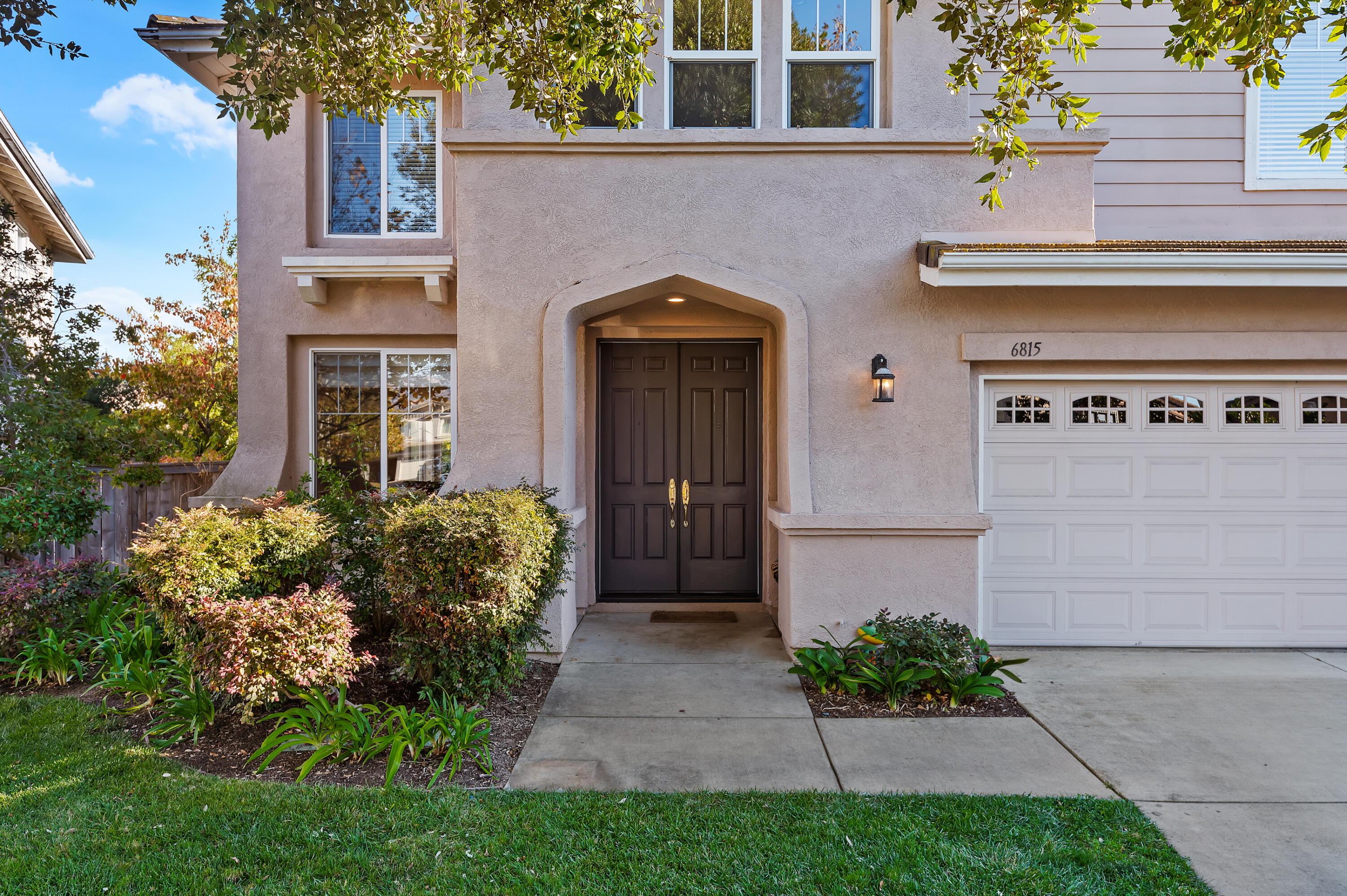 6815 Shadowbrook Dr