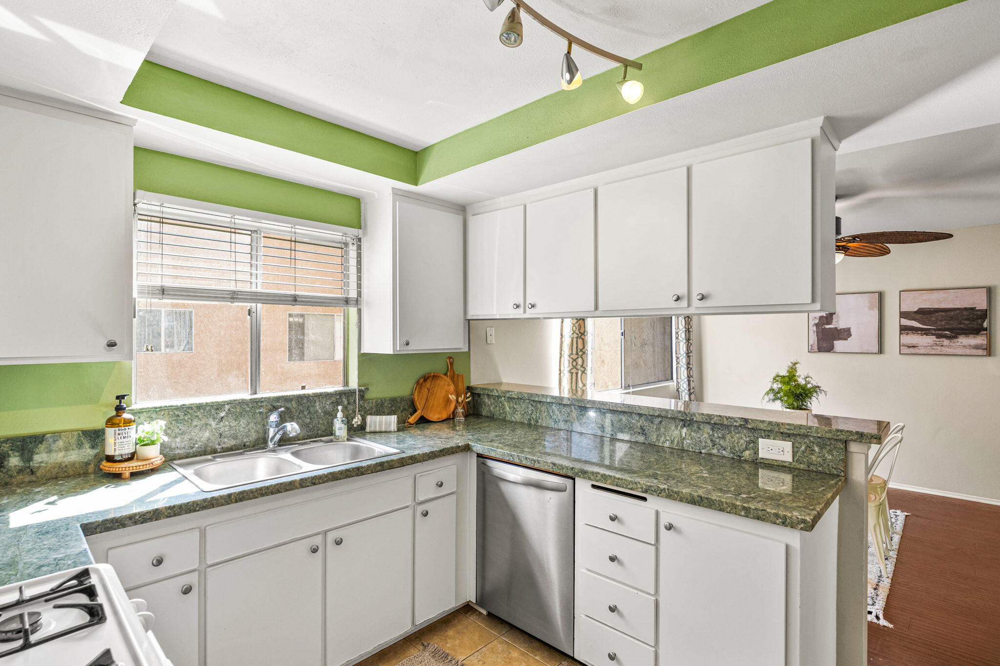 689 County Square Dr Unit: 31