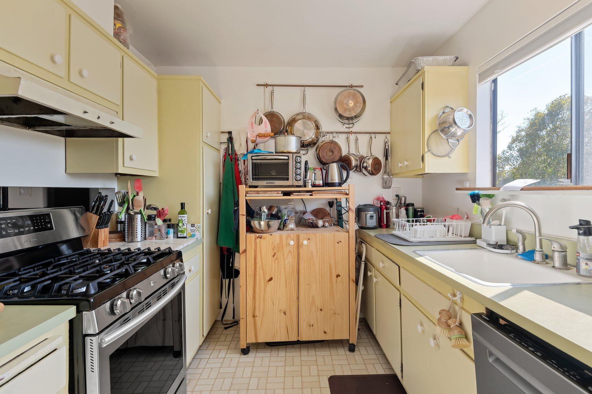 35 Romaine Dr