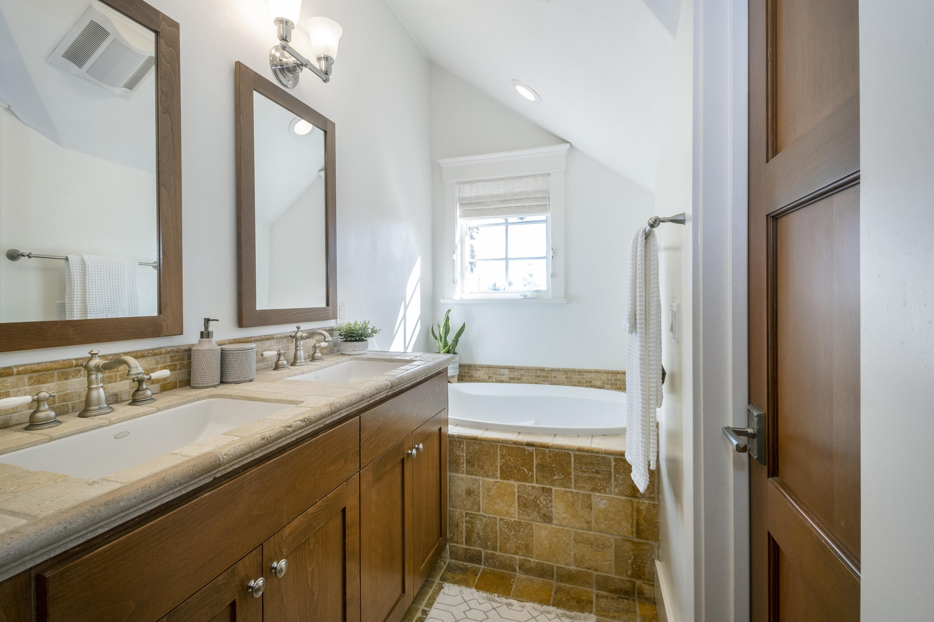 1428 Laguna St Unit: B