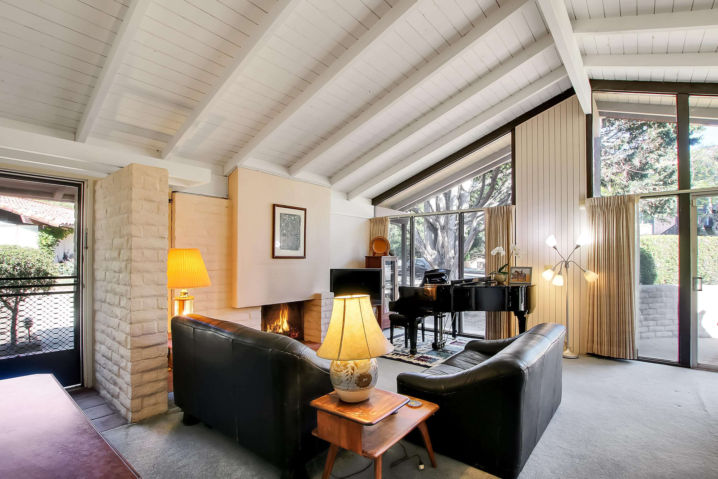 2726 Miradero Dr
