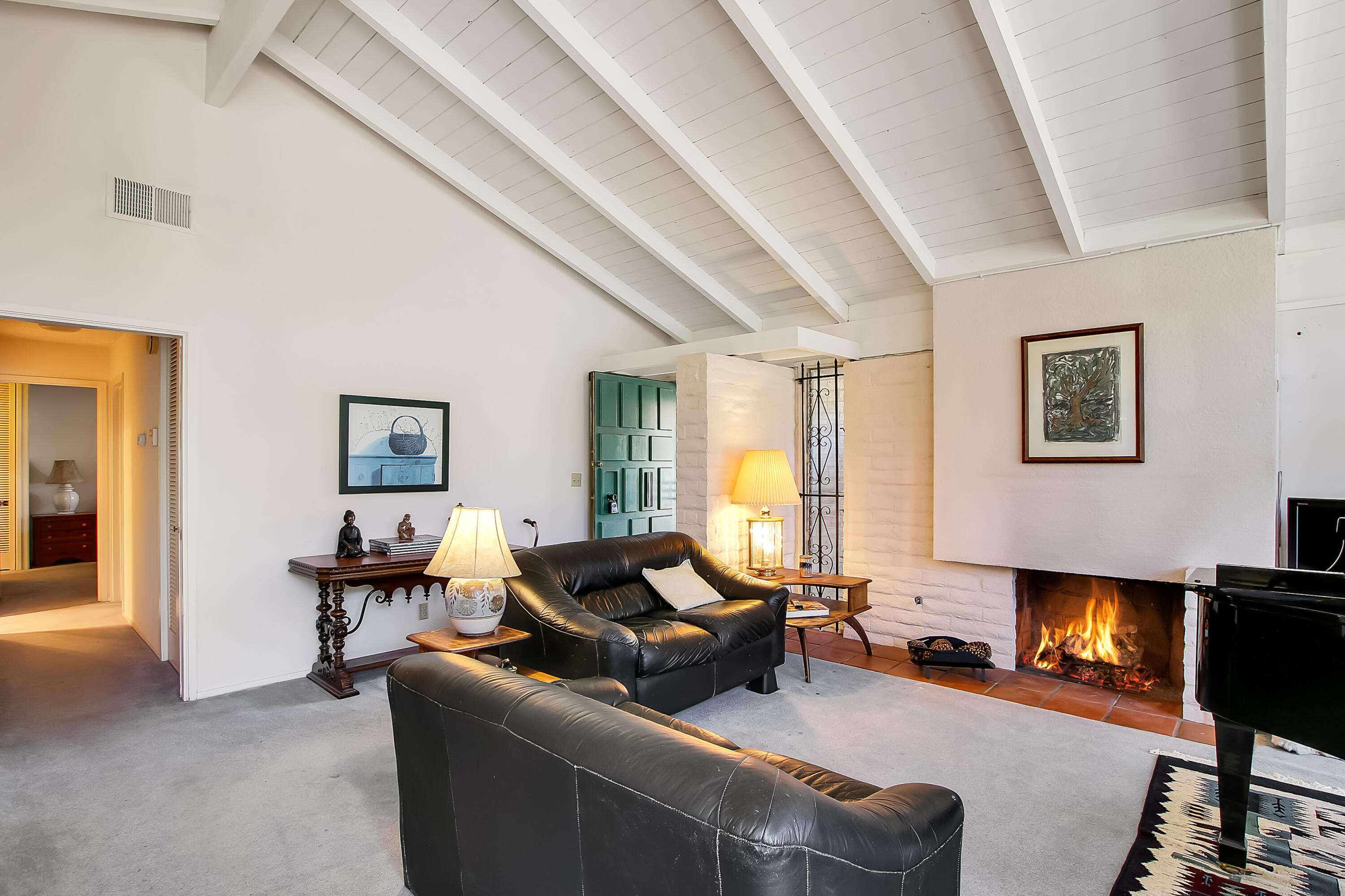 2726 Miradero Dr