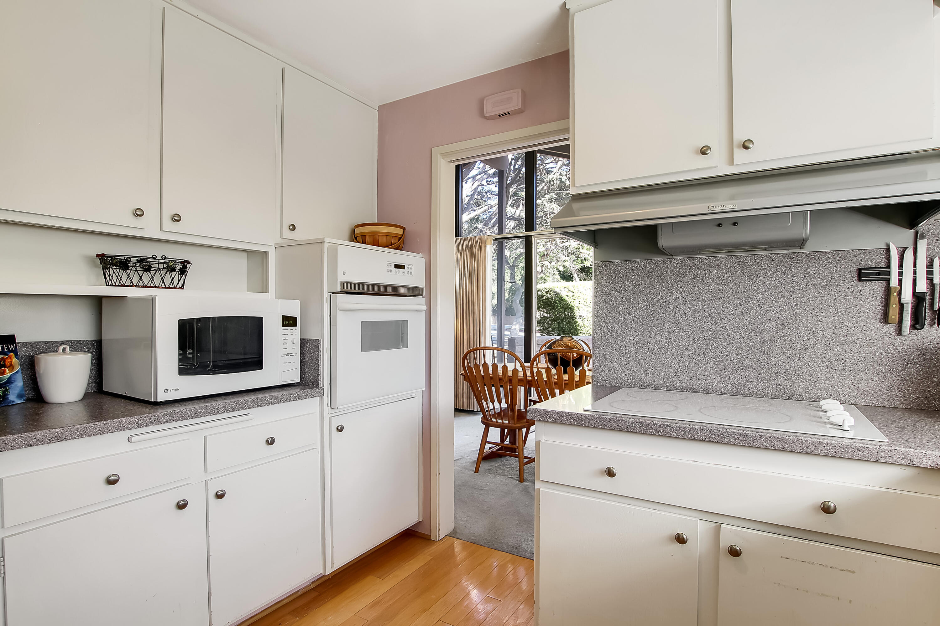 2726 Miradero Dr