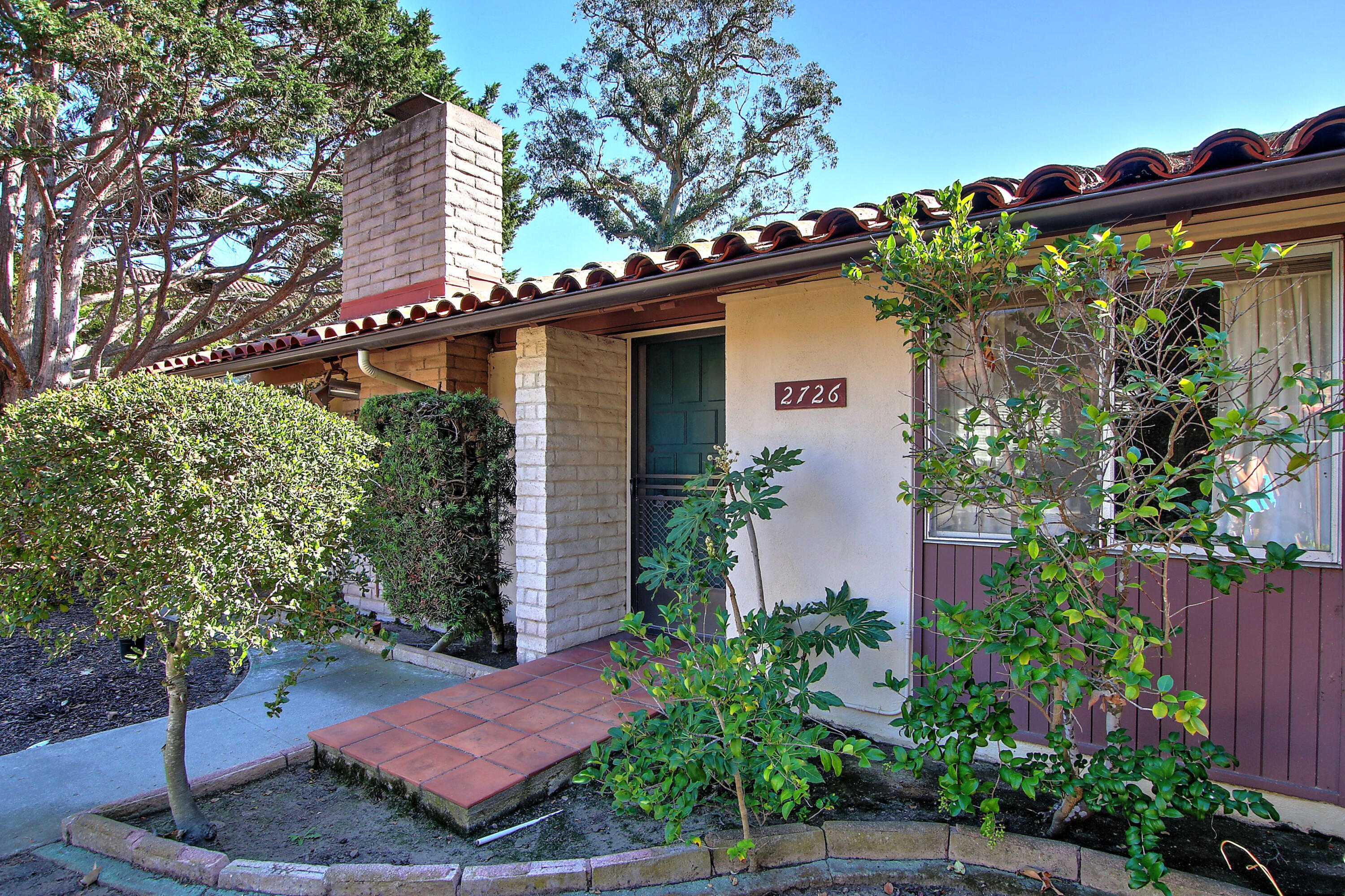 2726 Miradero Dr