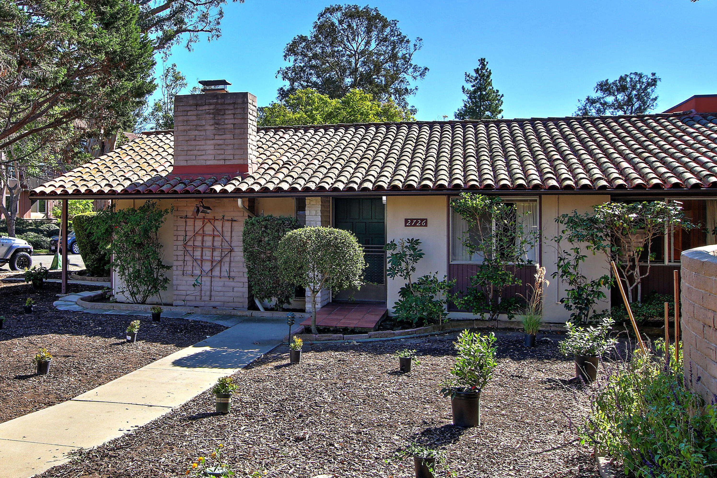 2726 Miradero Dr