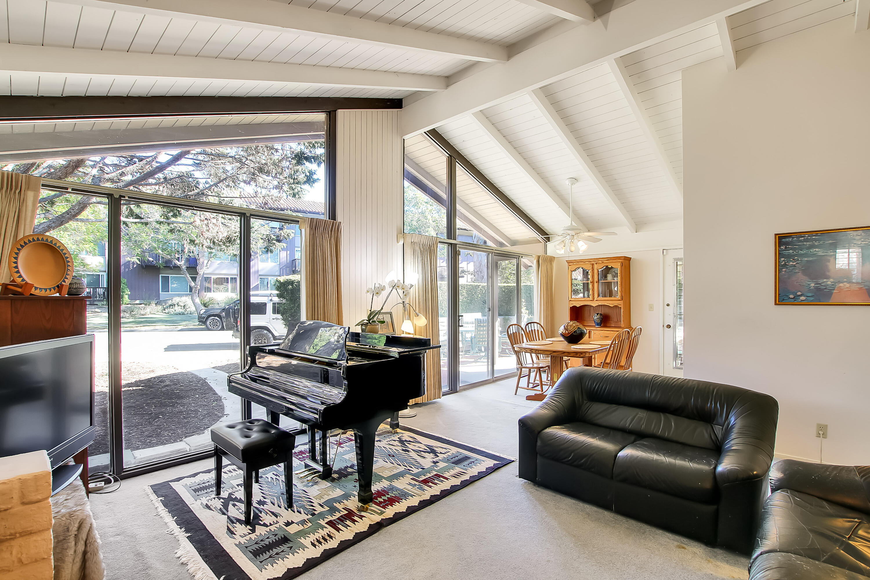 2726 Miradero Dr