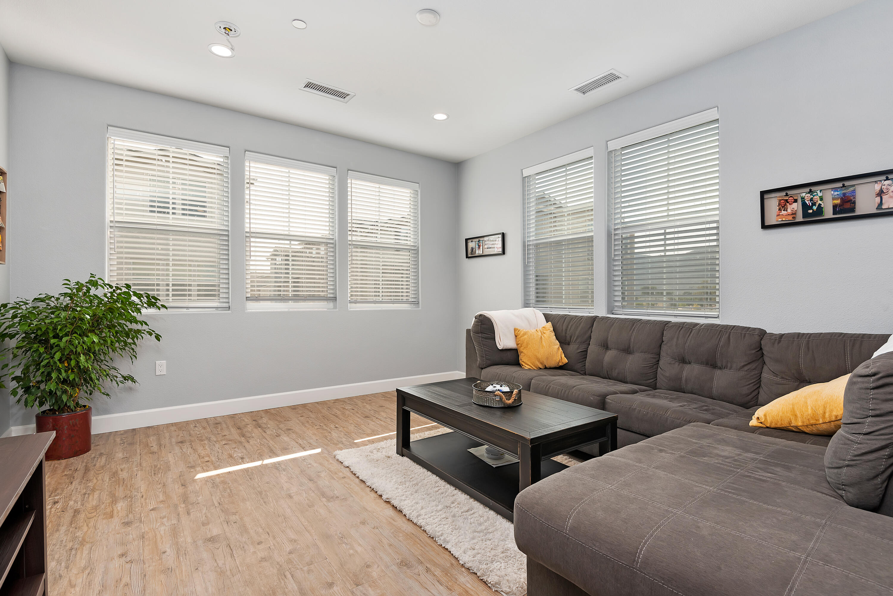 242 Robles Way