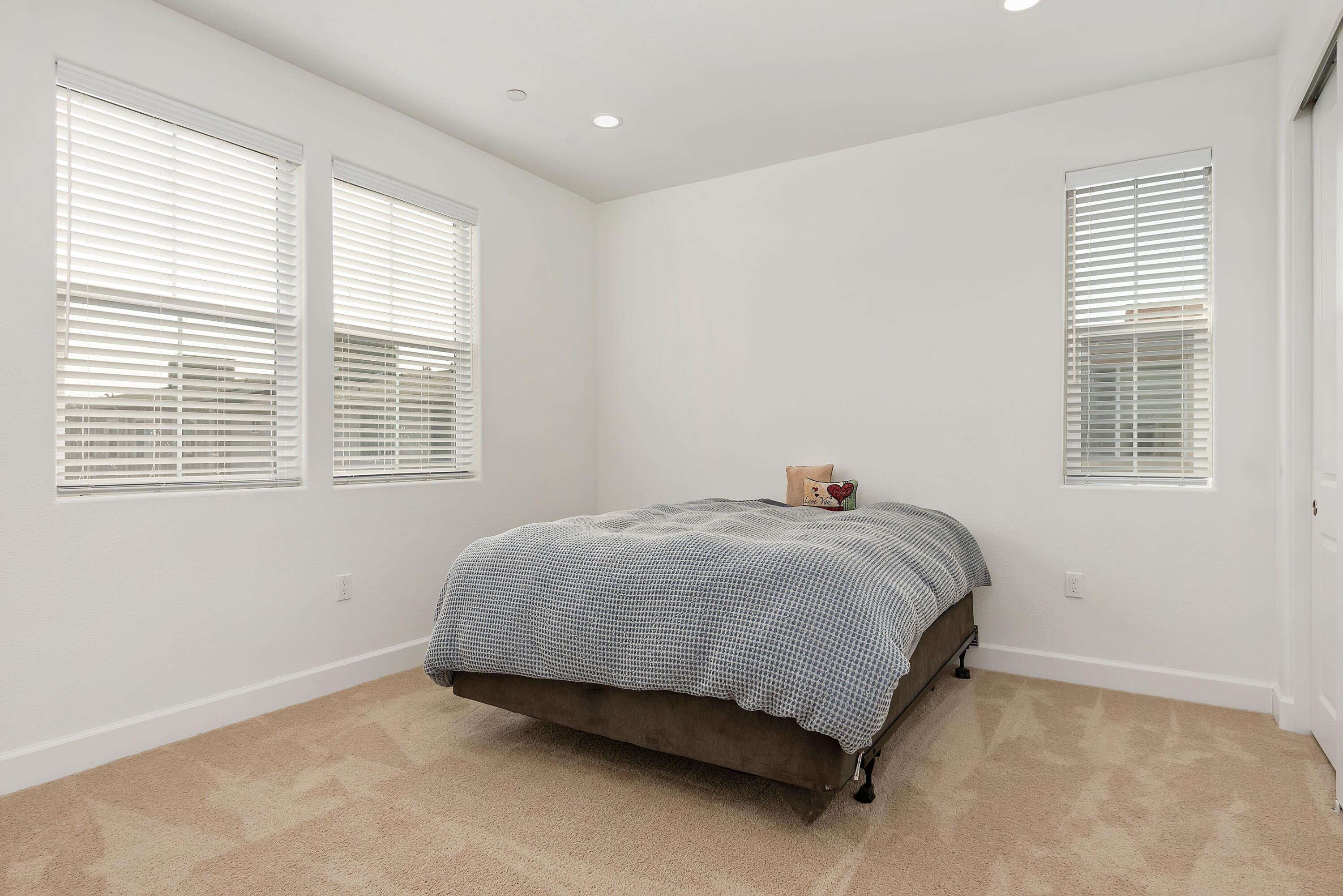 242 Robles Way