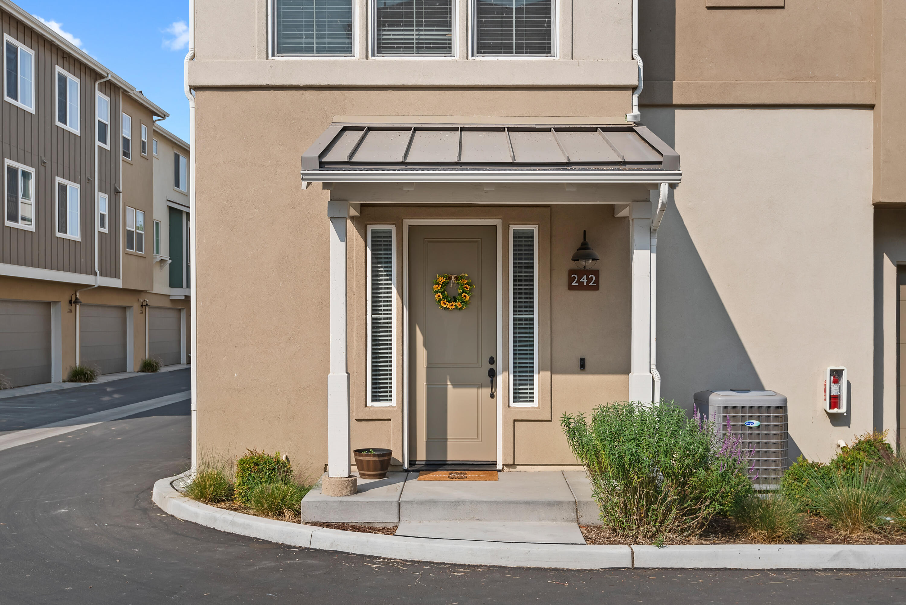 242 Robles Way