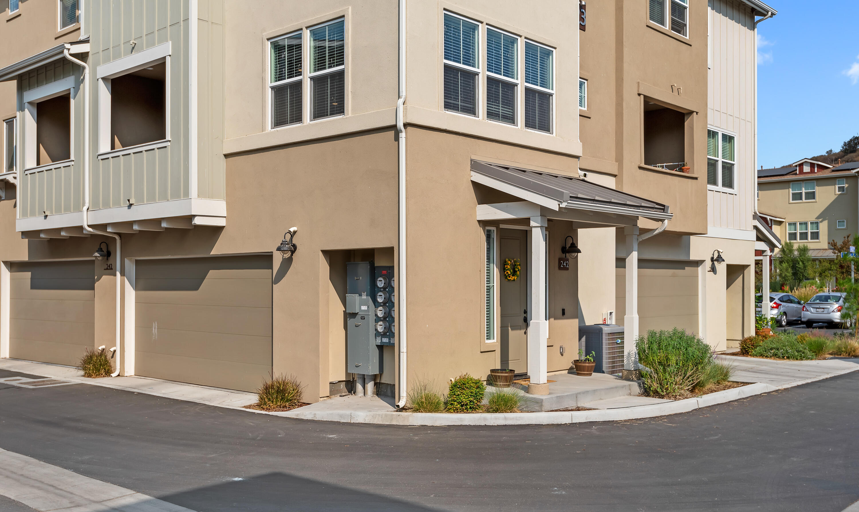 242 Robles Way