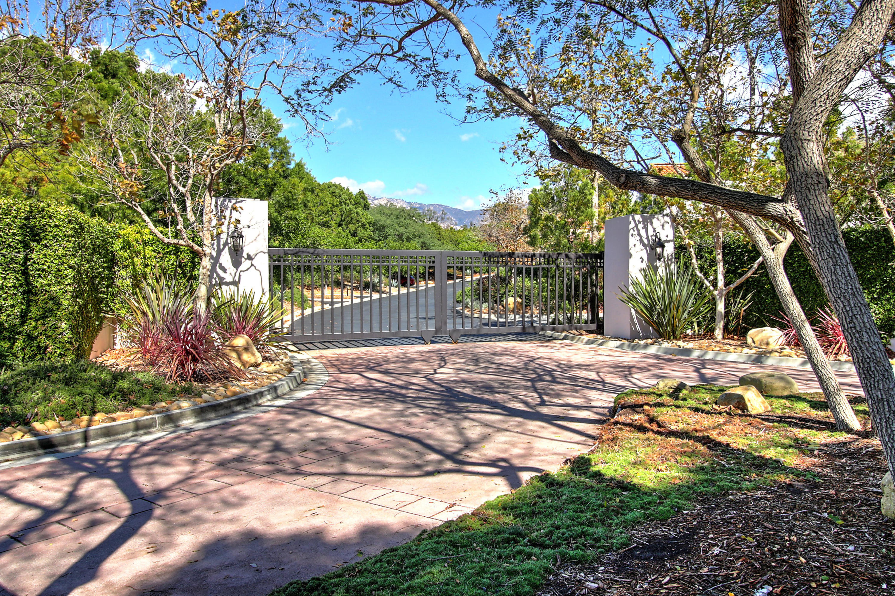 138 Meadows Ln