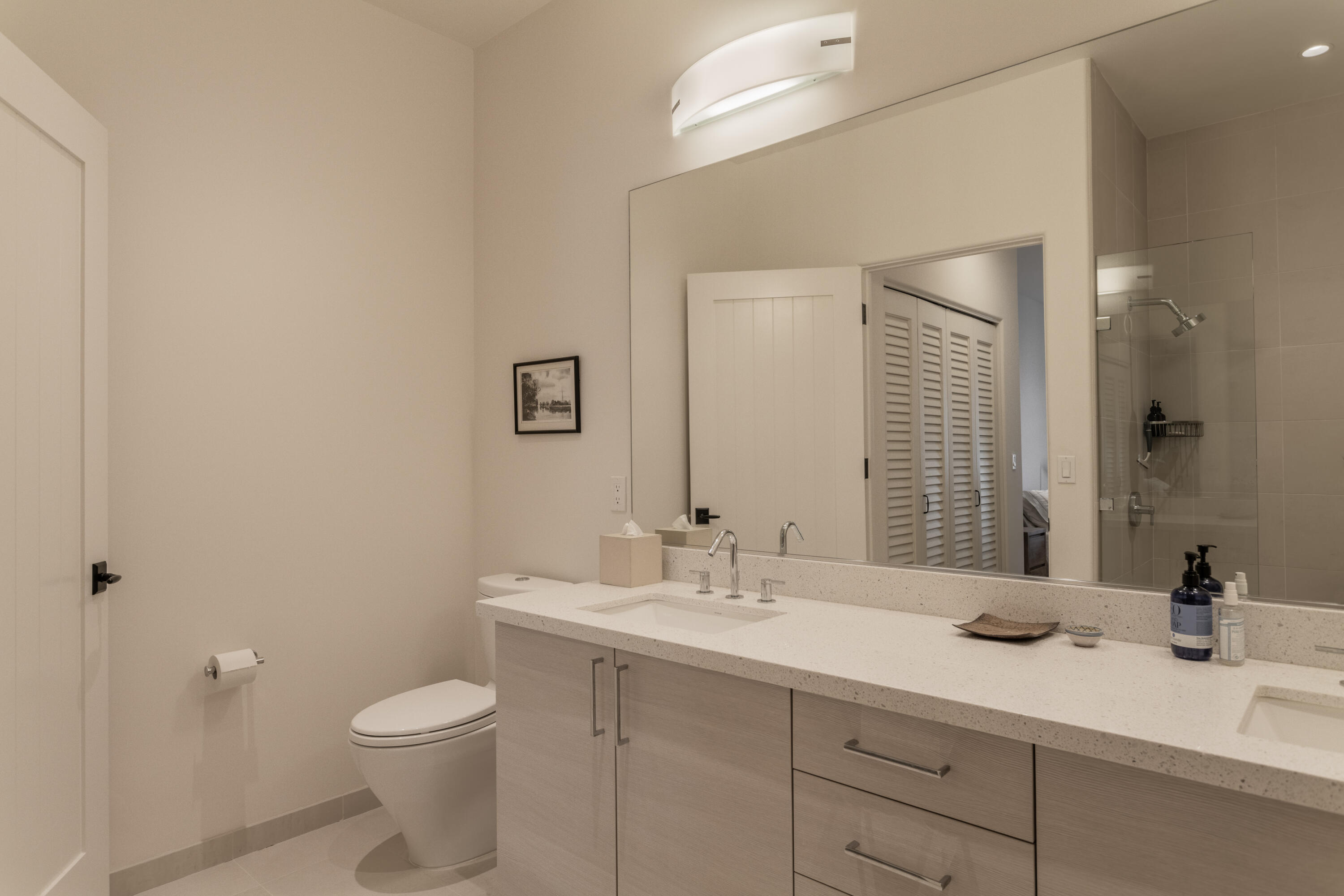 18 W Victoria Street Unit: 307