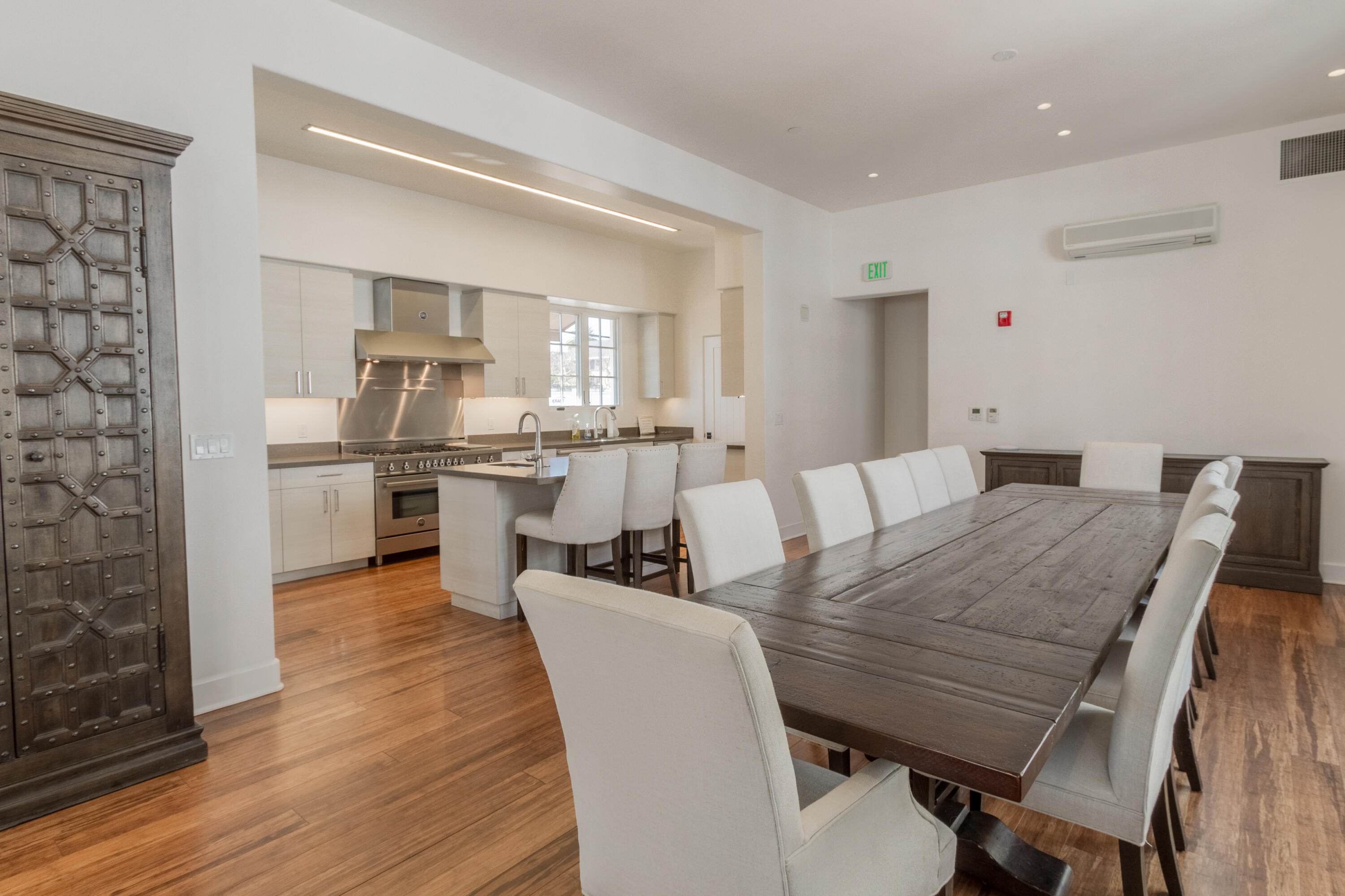 18 W Victoria Street Unit: 307