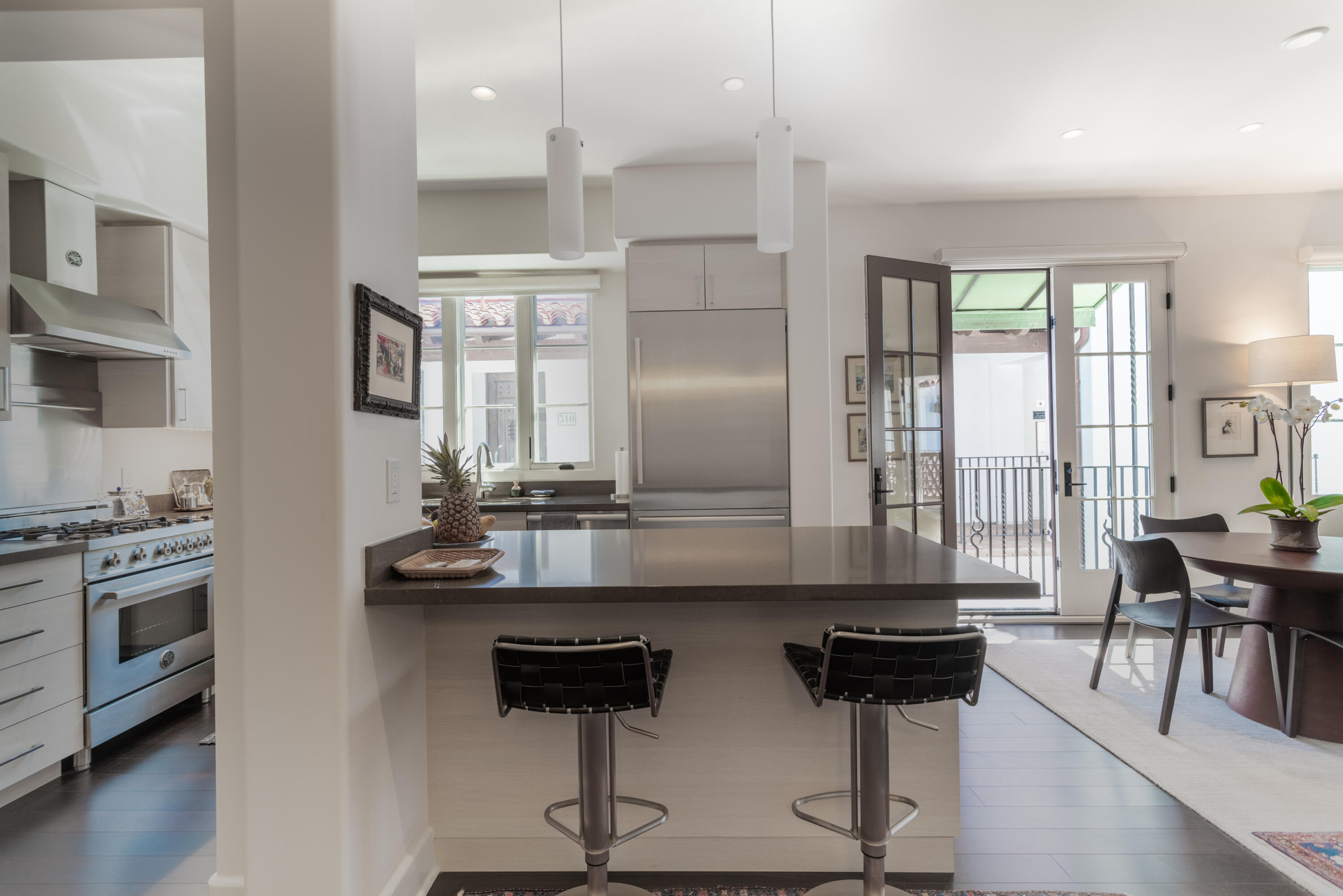 18 W Victoria Street Unit: 307
