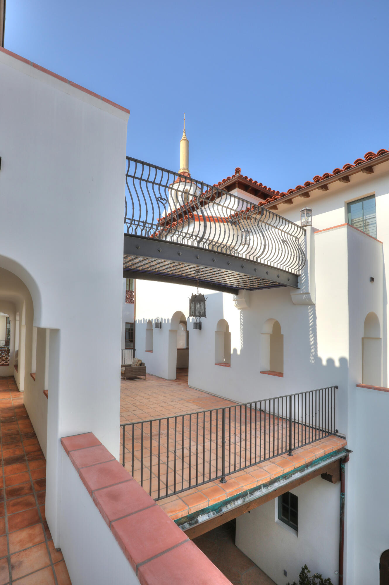 18 W Victoria Street Unit: 307