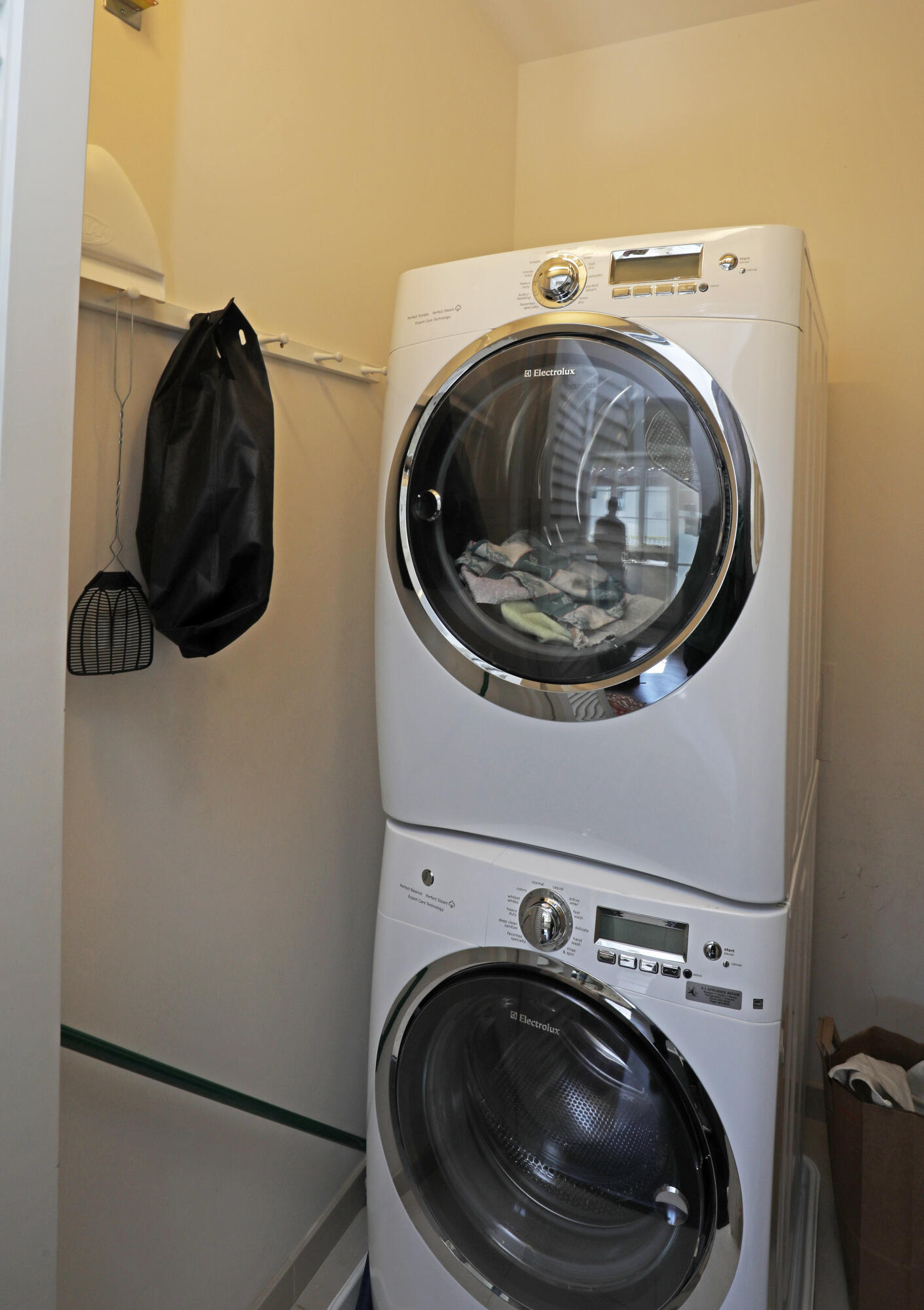 18 W Victoria Street Unit: 307