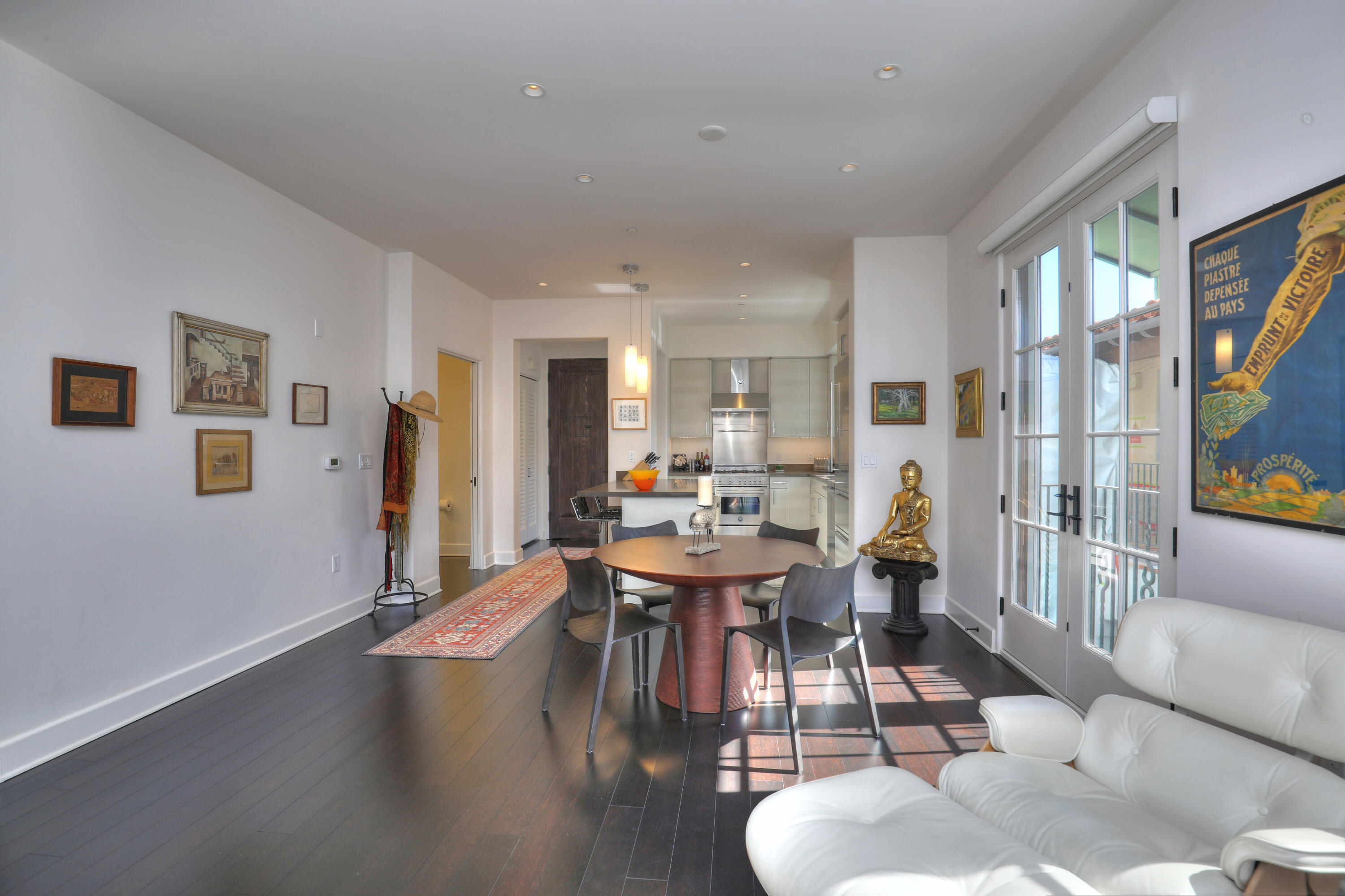 18 W Victoria Street Unit: 307