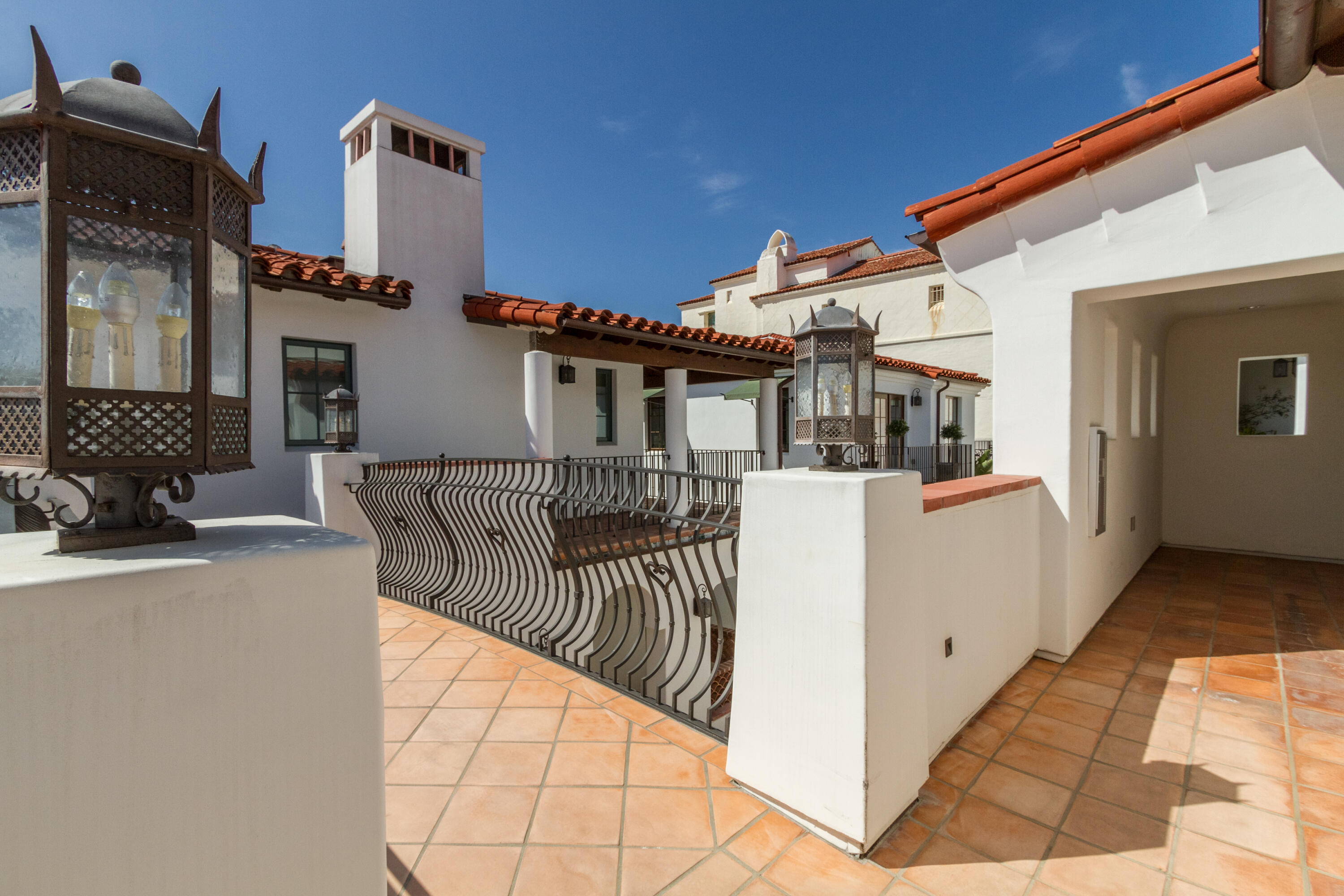 18 W Victoria Street Unit: 307