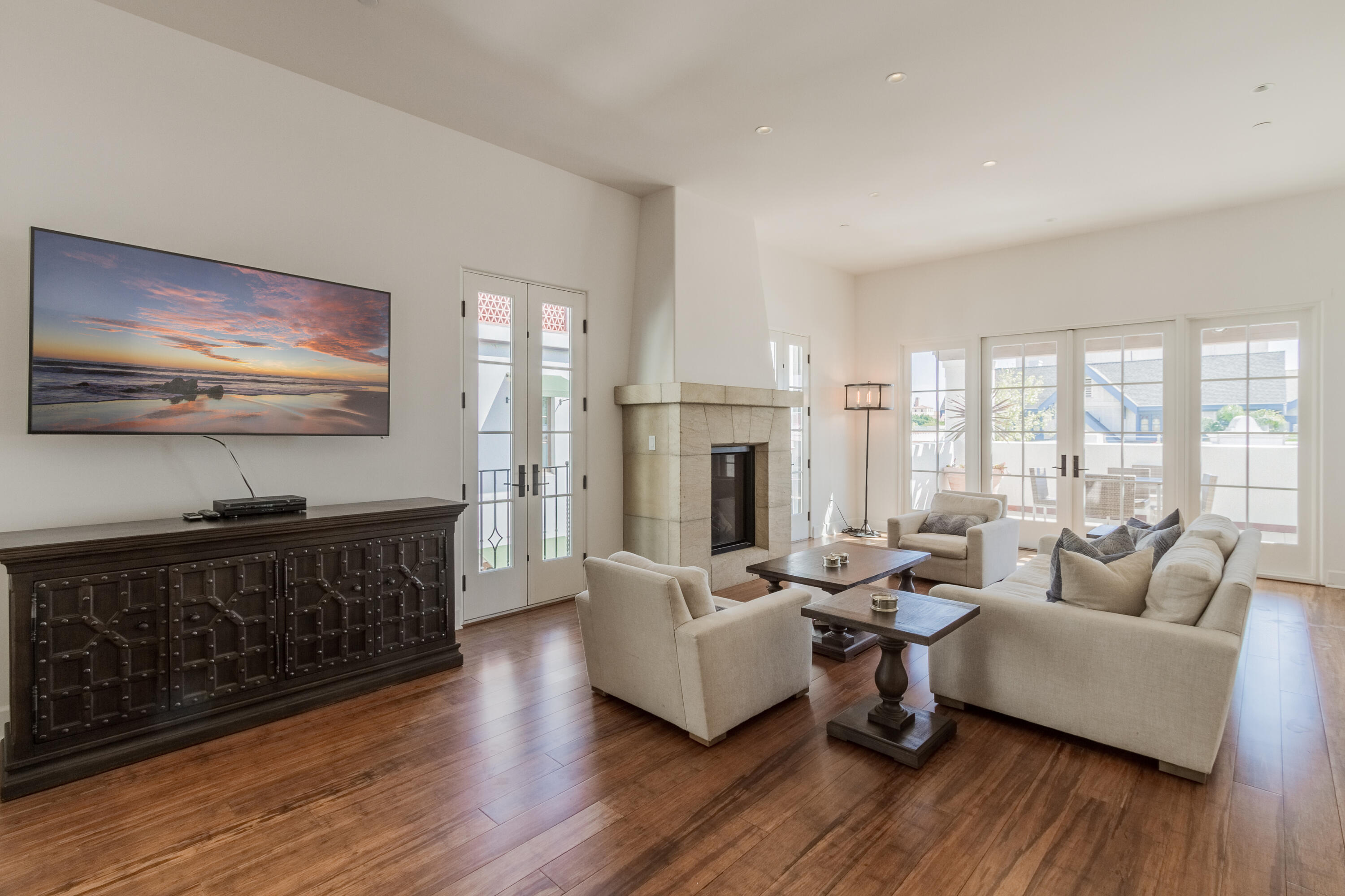 18 W Victoria Street Unit: 307