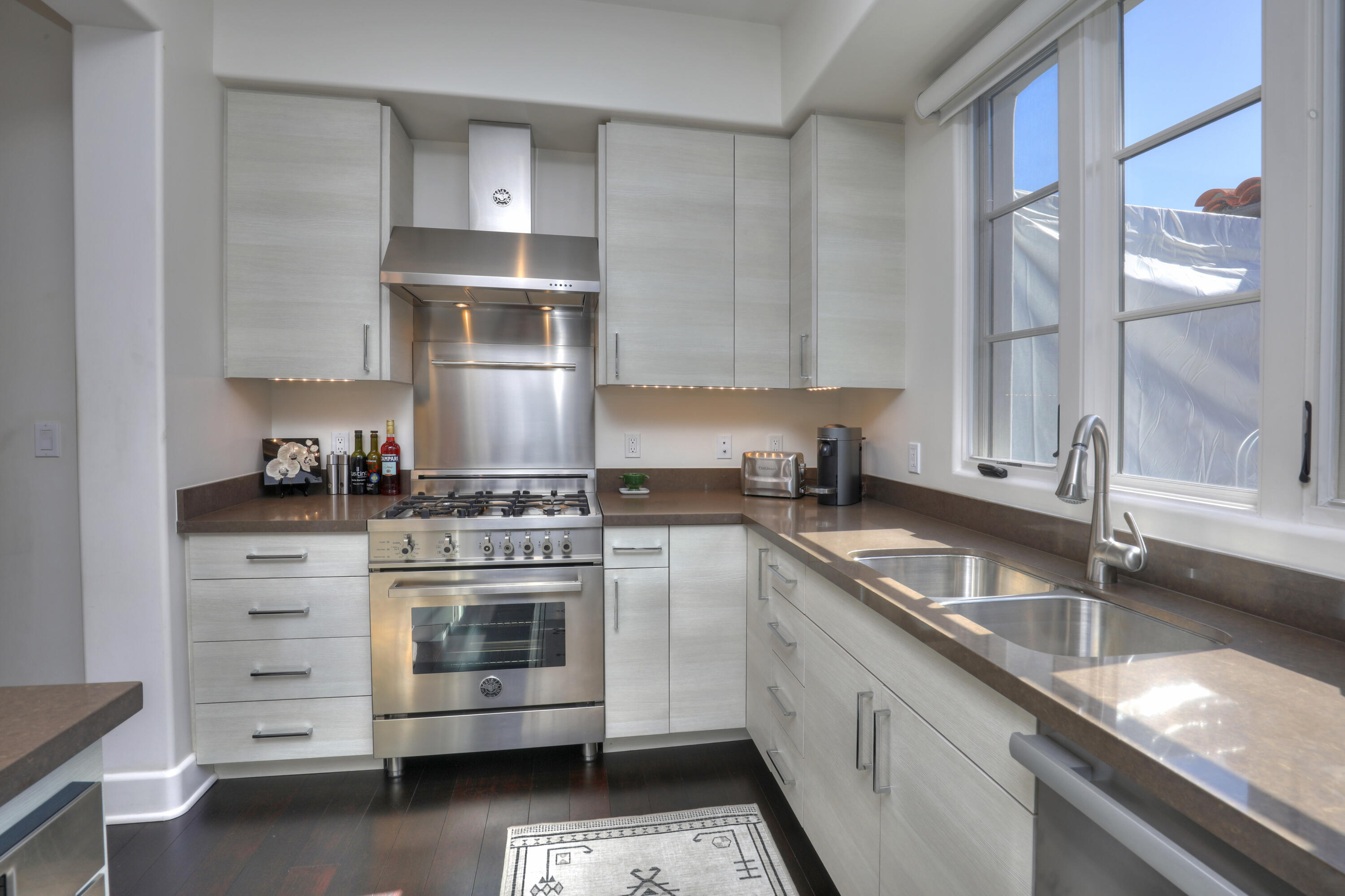 18 W Victoria Street Unit: 307